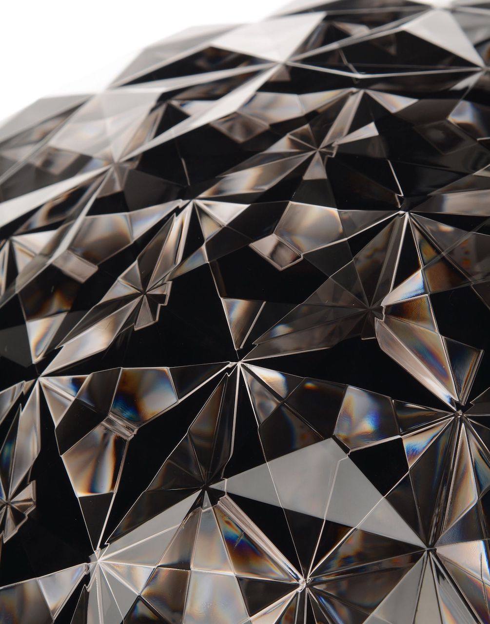 Detailaufnahme der Planet Stehleuchte LED von Kartell in Rauchglas-Optik, modernes Design.