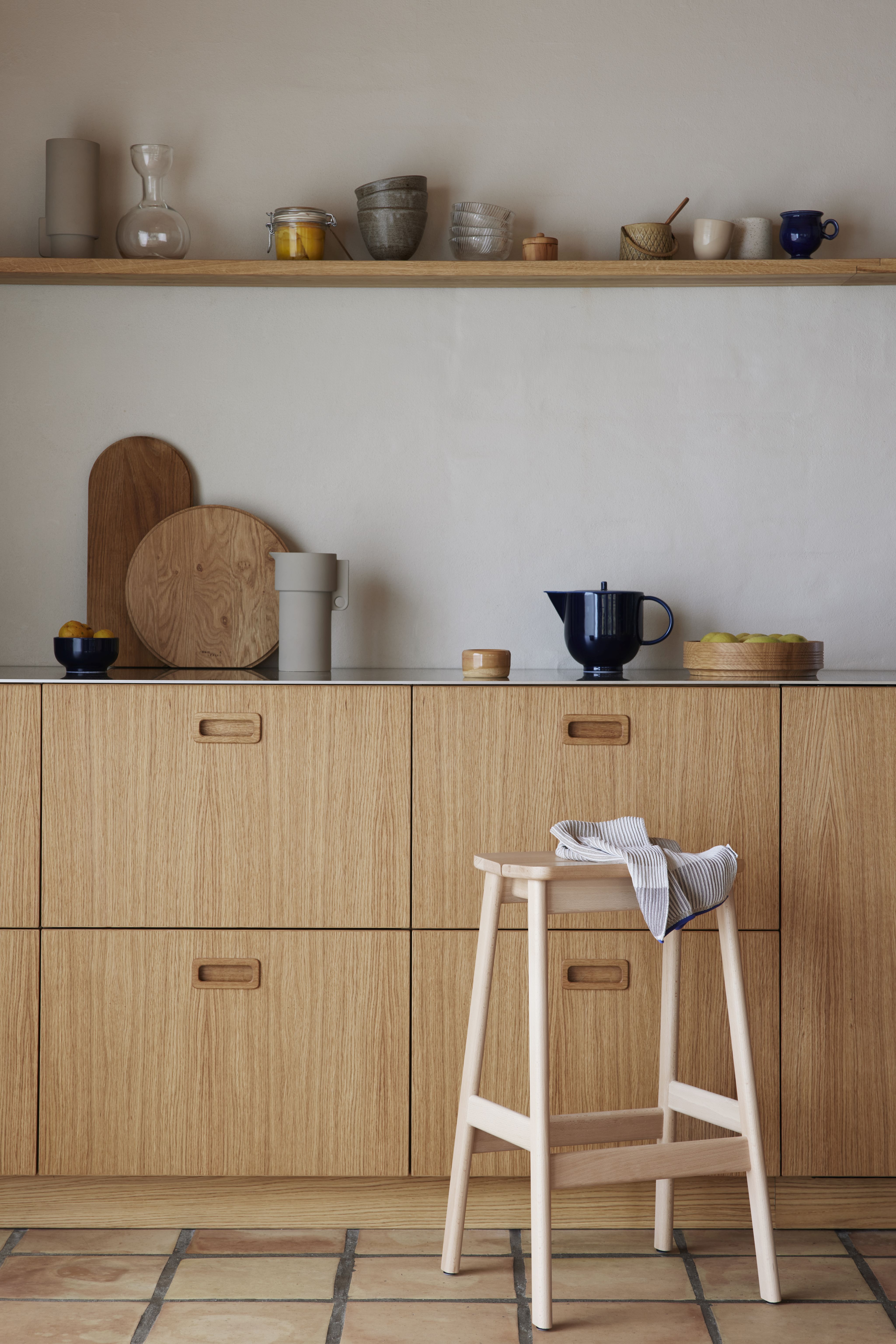 Angle Standard Barhocker Form & Refine