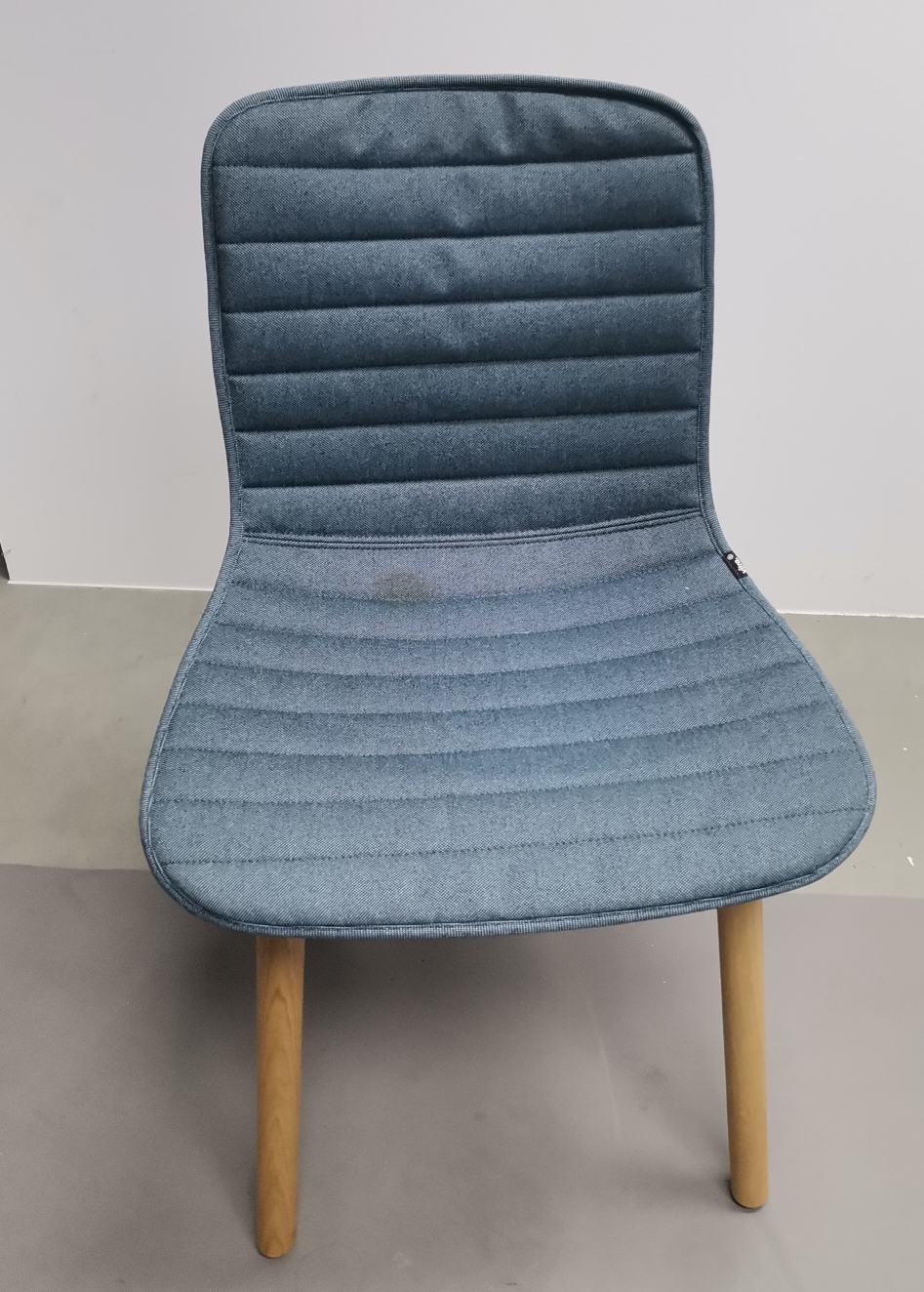 Hal Wood Vollgepolstert EICHE NATUR / SITZÜBERZUG PLANO NERO/EISBLAU Vitra MÄNGELEXEMPLAR
