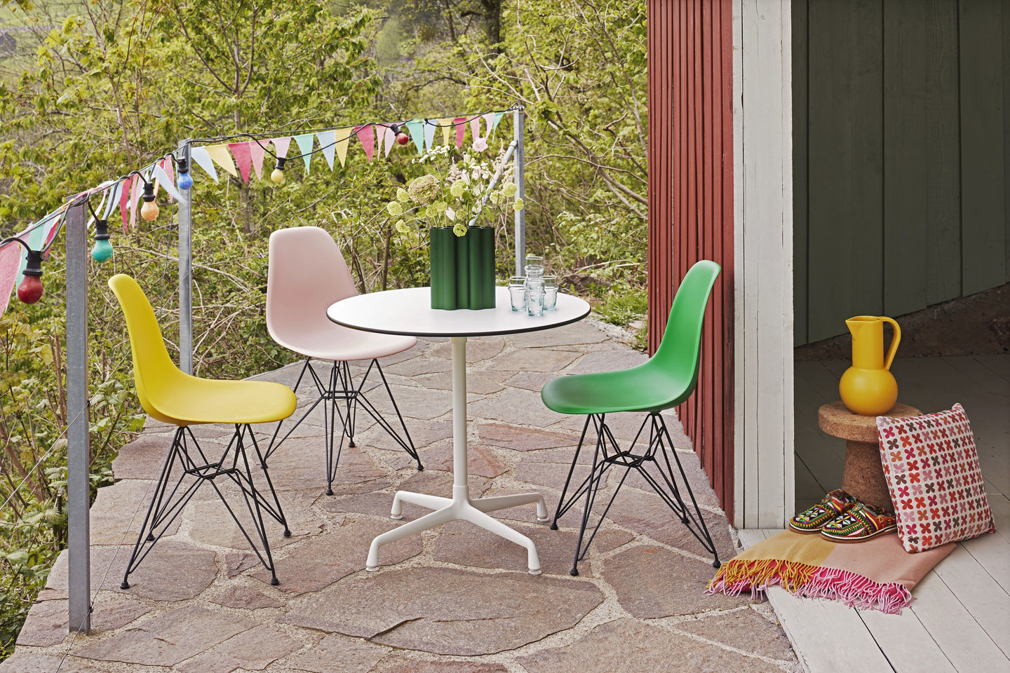 Eames Plastic Side Chair DSR Stuhl Vitra Schwarz-Forest