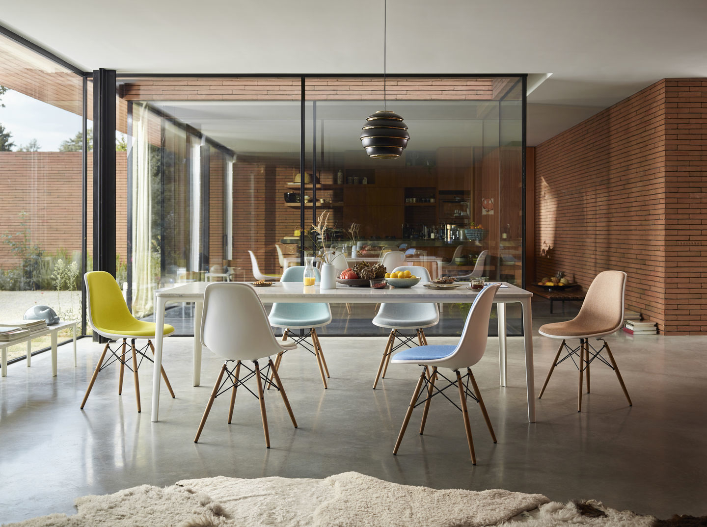 Eames Plastic Side Chair DSW Stuhl mit Sitzpolster Vitra