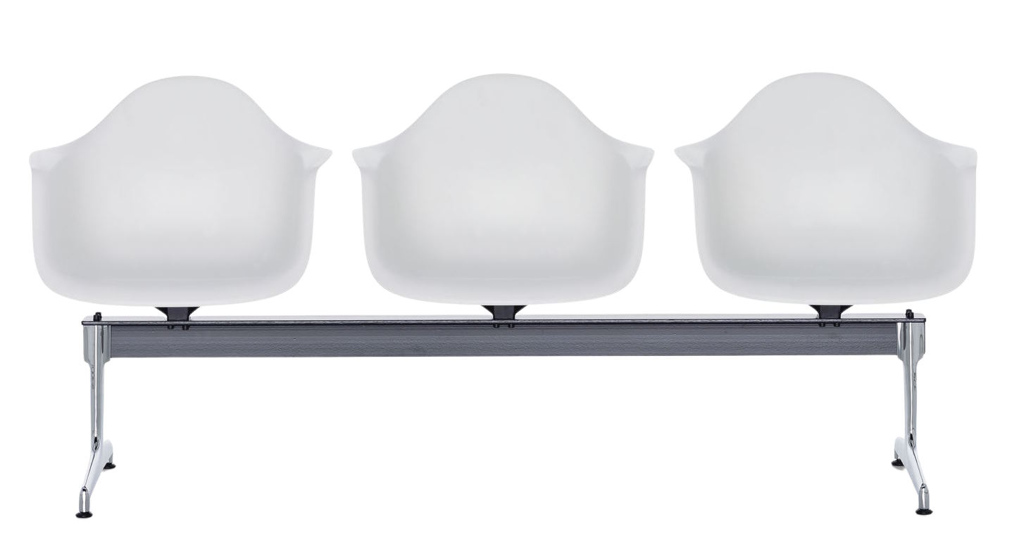 Eames Plastic Armchair RE auf Traversenbank Vitra