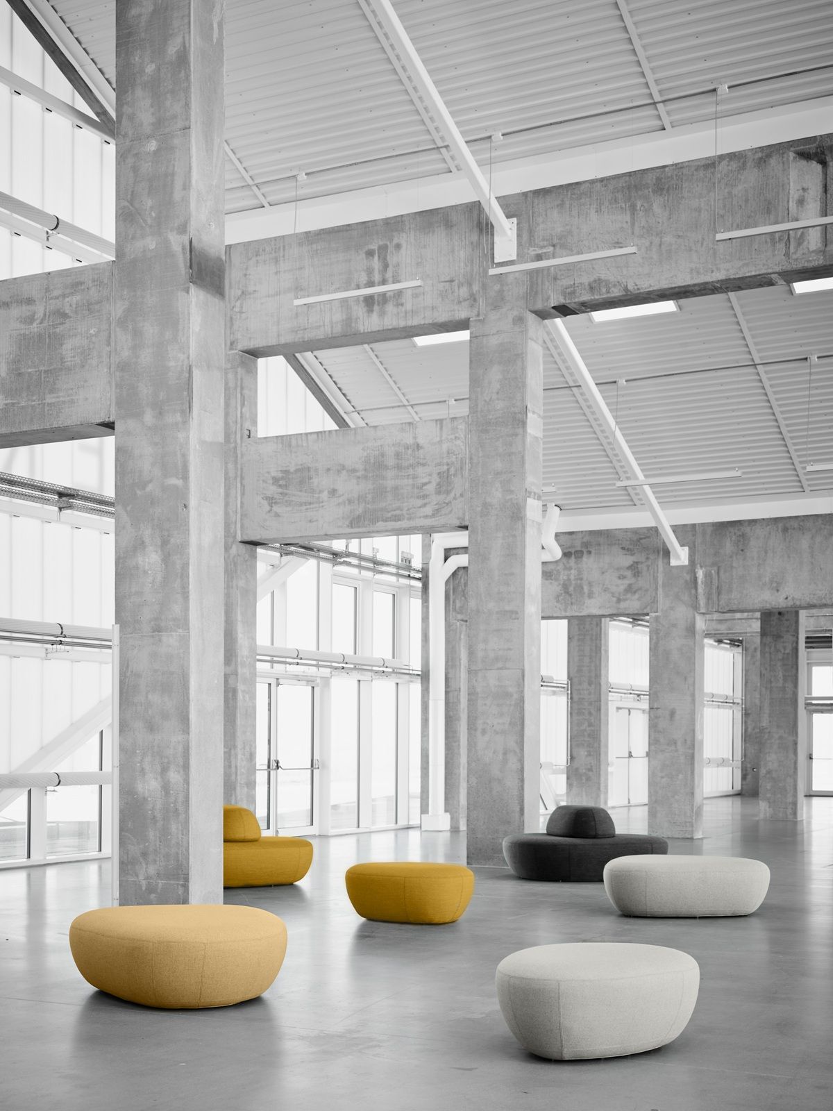 Sisters Pouf Hocker mit Rückenlehne Softline