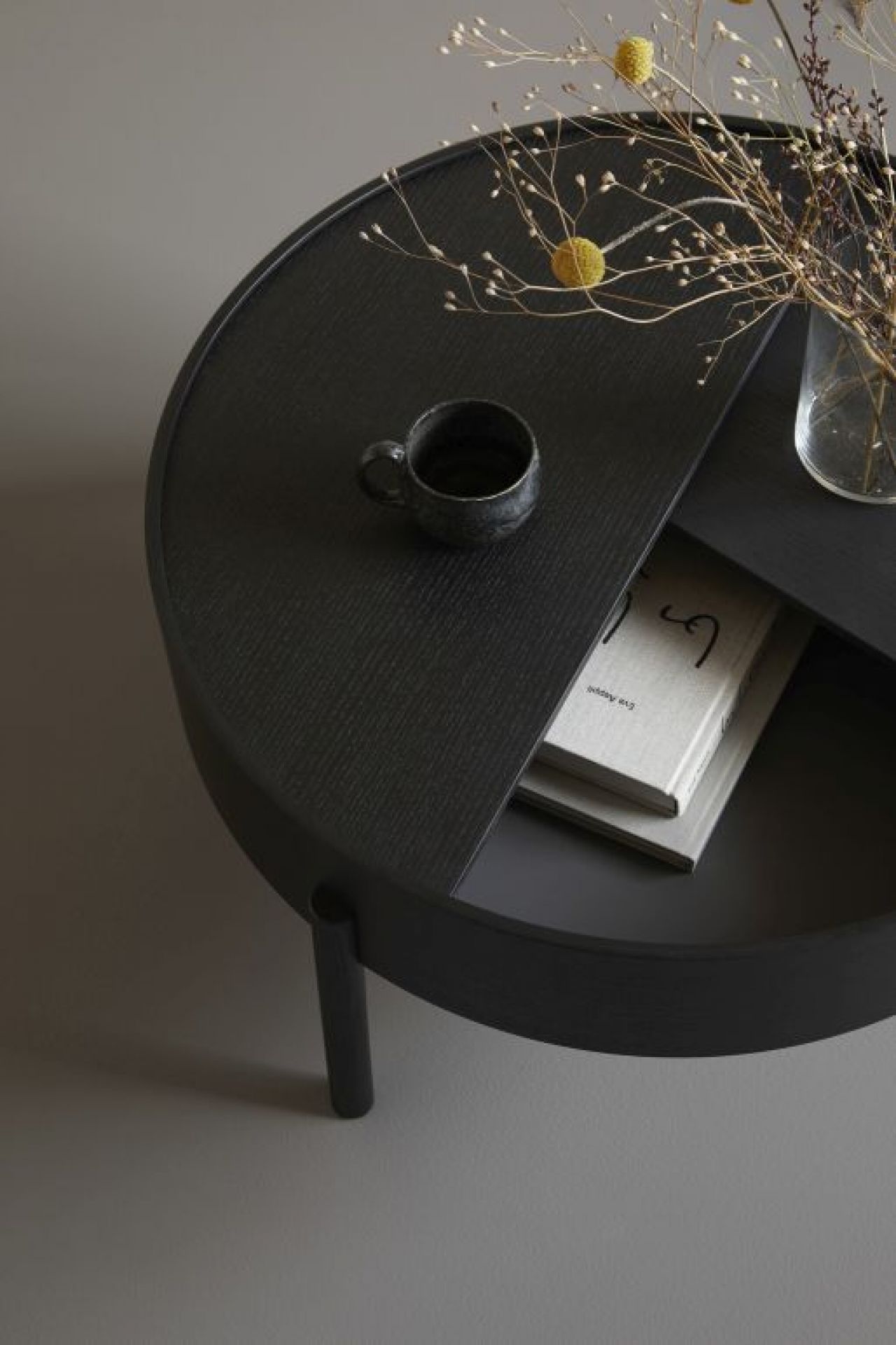 Arc Couchtisch Ø  66 cm SCHWARZ Woud EINZELSTÜCK