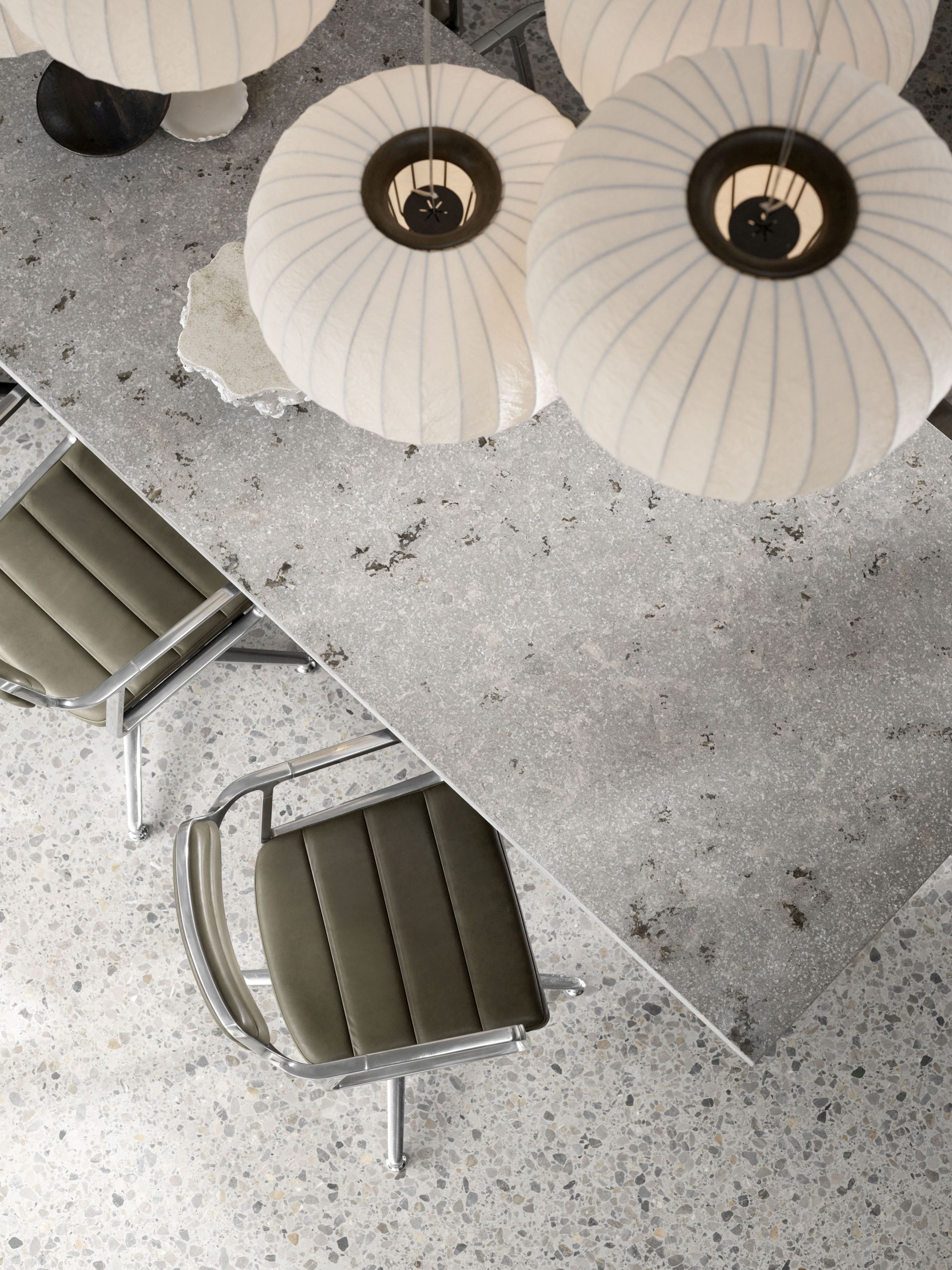 VIPP452 Swivel Stuhl mit Gleitern grünes Leder Vipp VIPP452 Swivel Stuhl mit Gleitern grünes Leder Vipp
