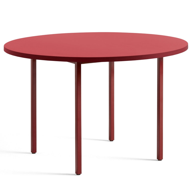 Runder Two Colour Table Tisch von Hay in Rot-Maroon, 105 cm Durchmesser, mit vier Beinen.