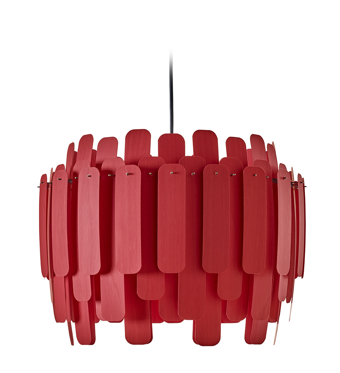 Rote Maruja Pendelleuchte von LZF Lamps: Moderne Hängelampe aus Holzfurnier für Wohnzimmer.