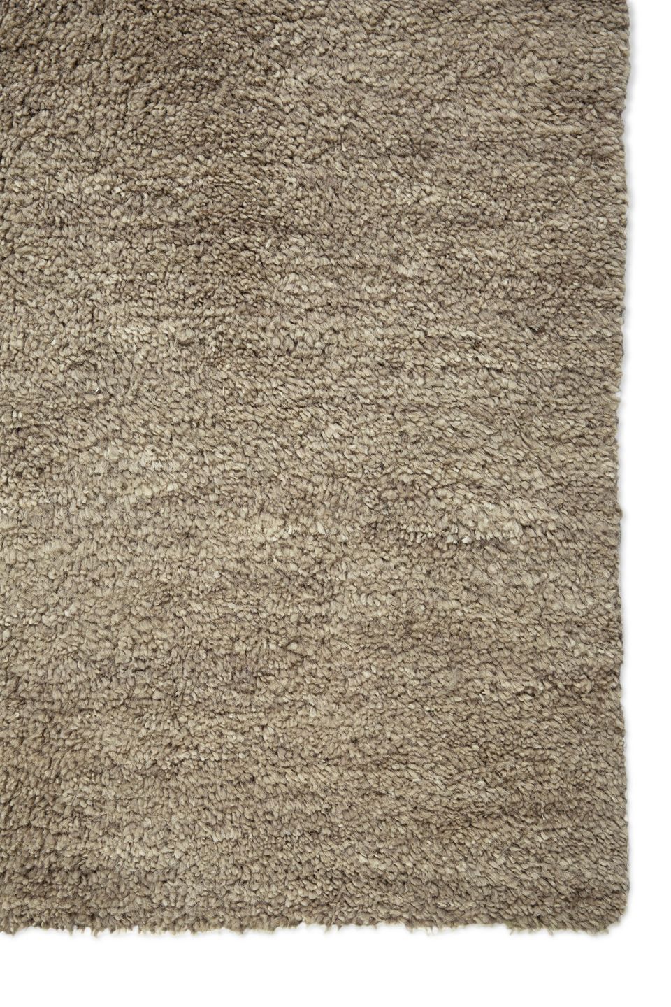 Detailaufnahme des Ethnicraft Dunes Teppichs in Cumin, ein beiger Wollteppich mit dichter Textur.