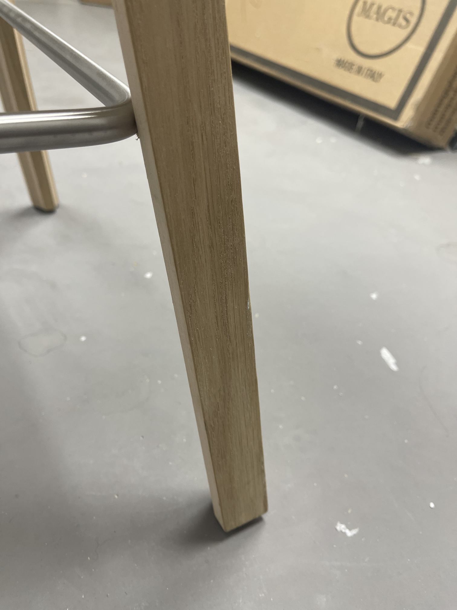 About a Stool AAS32 / AAS 32 Barhocker LOW EICHE GESEIFT / PASTELL GREEN Hay MÄNGELEXEMPLAR  