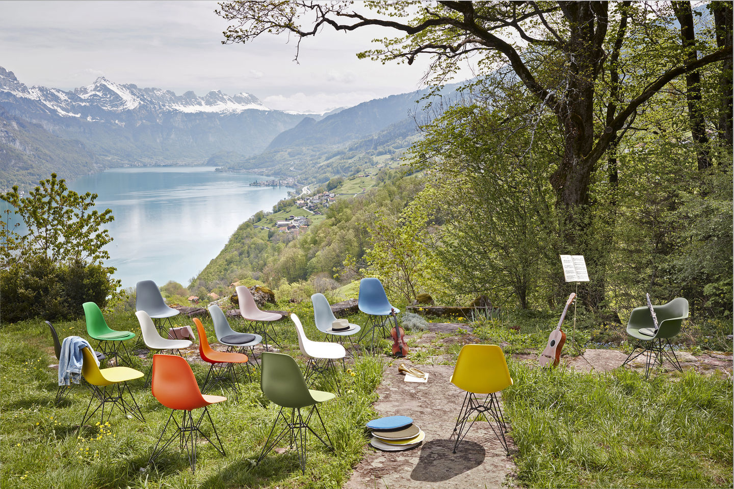 Eames Plastic Arm Chair DAW Stuhl Ahorn Gelblich / Cotton white Vitra EINZELSTÜCK