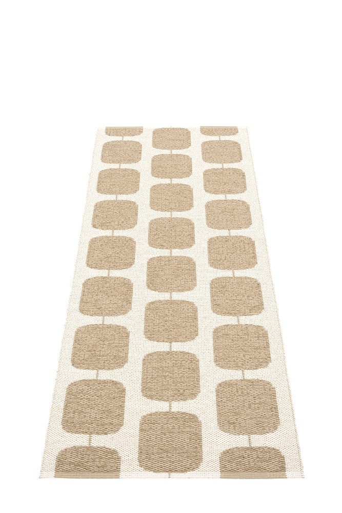 Sten Kunststoffteppich in Nougat/Vanille mit geometrischem Muster. Moderner Teppich für Innen- und Außenbereich.