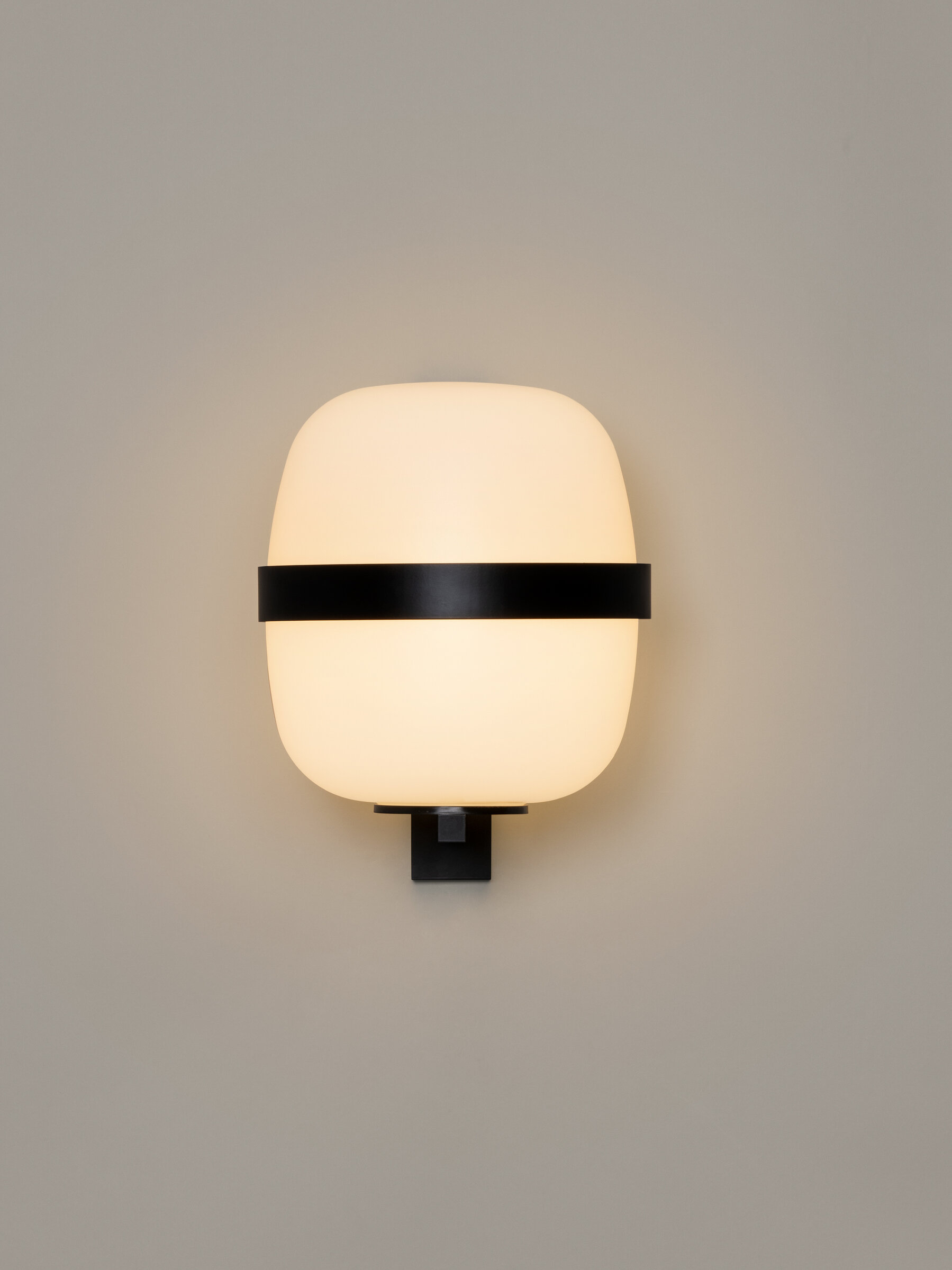 Wally Cesta Wandleuchte schwarz Santa & Cole