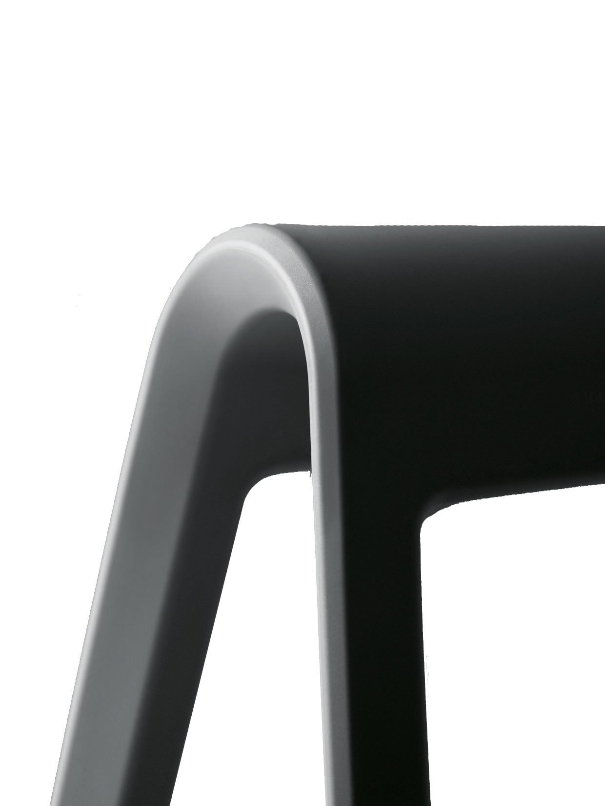 Detailaufnahme des grauen Wilkhahn Sitzbocks Programm 204, ergonomischer Hocker für aktives Sitzen.