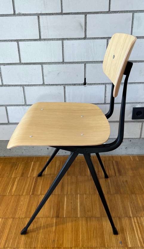 Result Chair Stuhl EICHE LACKIERT / STAHL SCHWARZ PULVERBESCHICHTET Hay AUSSTELLUNGSSTÜCK