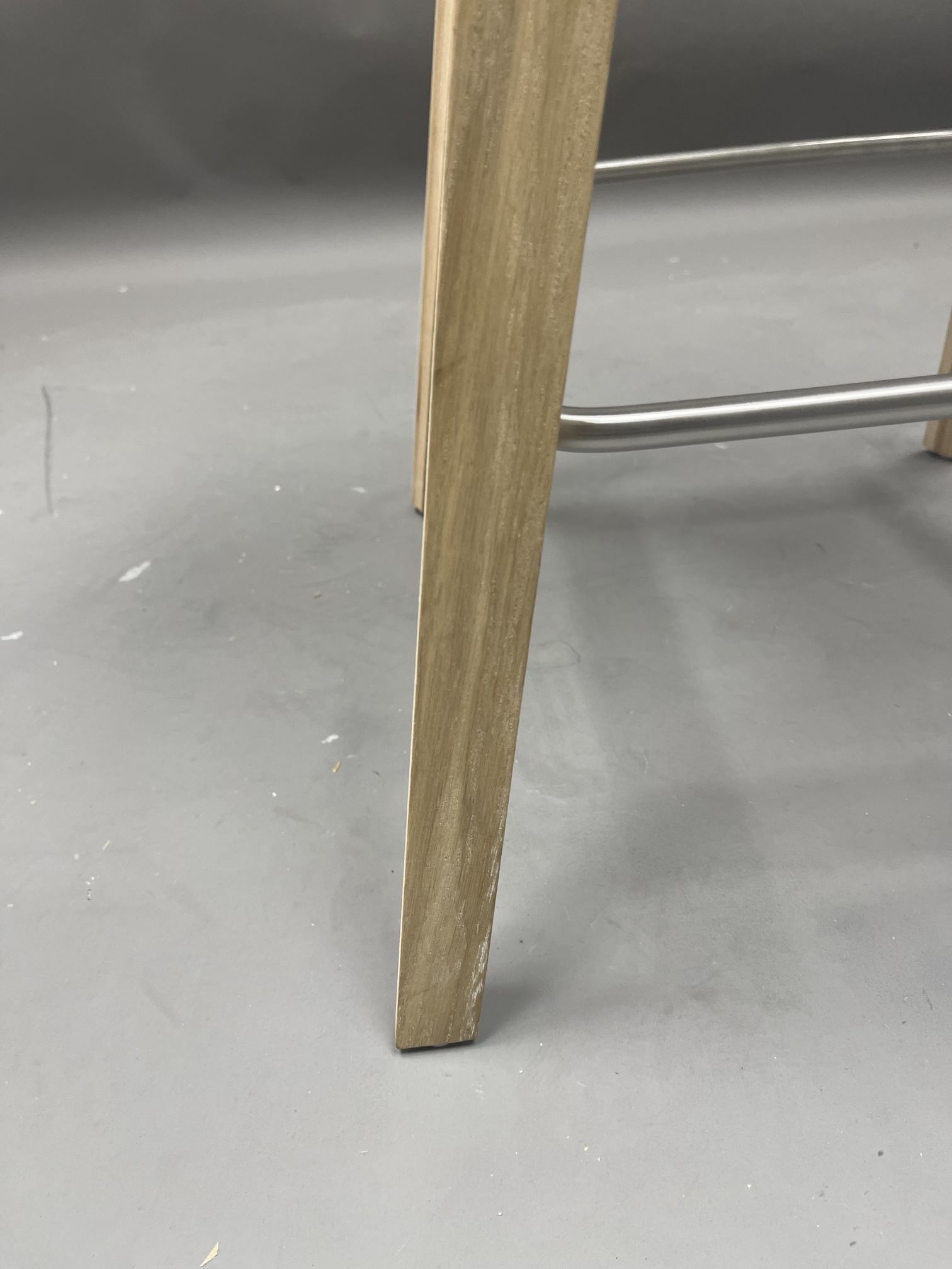 About a Stool AAS32 / AAS 32 Barhocker LOW EICHE GESEIFT / PASTELL GREEN Hay MÄNGELEXEMPLAR  