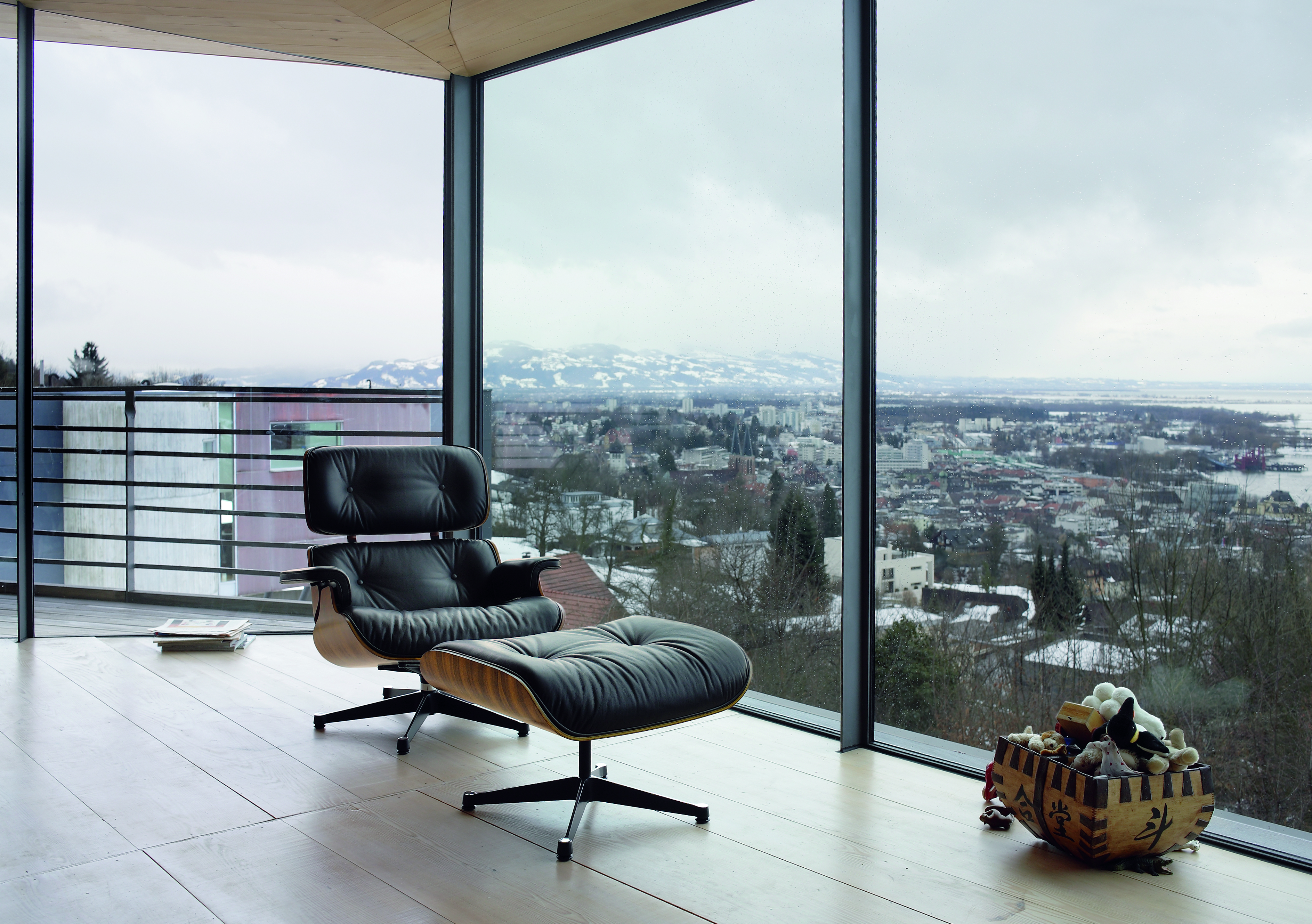 Eames Lounge Chair & Ottoman Armchair Leder Premium Vitra Seiten poliert- schwarz Leder Premium F schwarz Palisander