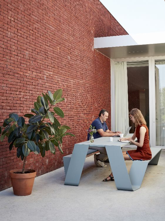 Hopper Picnic AA Bank Outdoor Extremis