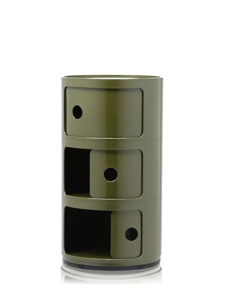 Grünes Componibili 3er Element von Kartell, runder Nachttisch mit drei Fächern und Schiebetüren.