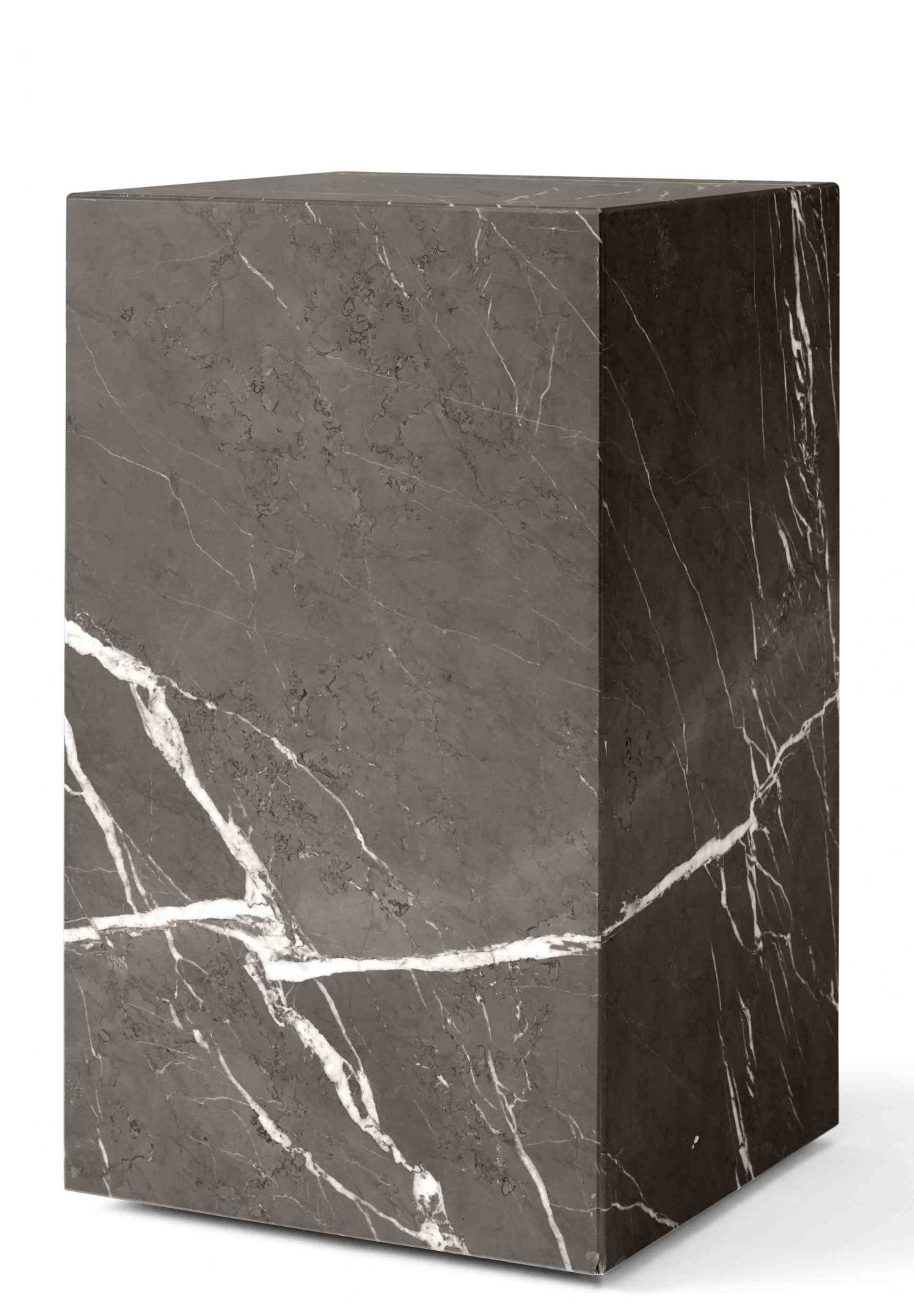 Audo Plinth Beistelltisch aus braun-grauem Kendzo Marmor, moderner Couchtisch, quadratisch.
