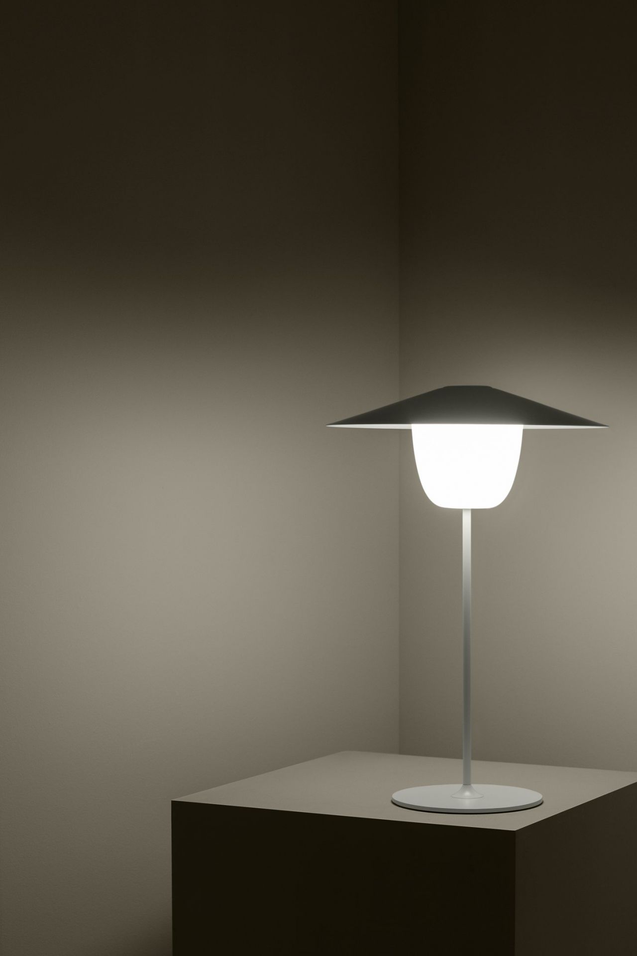 Ani Mobile LED Tischleuchte Blomus EINZELSTÜCK