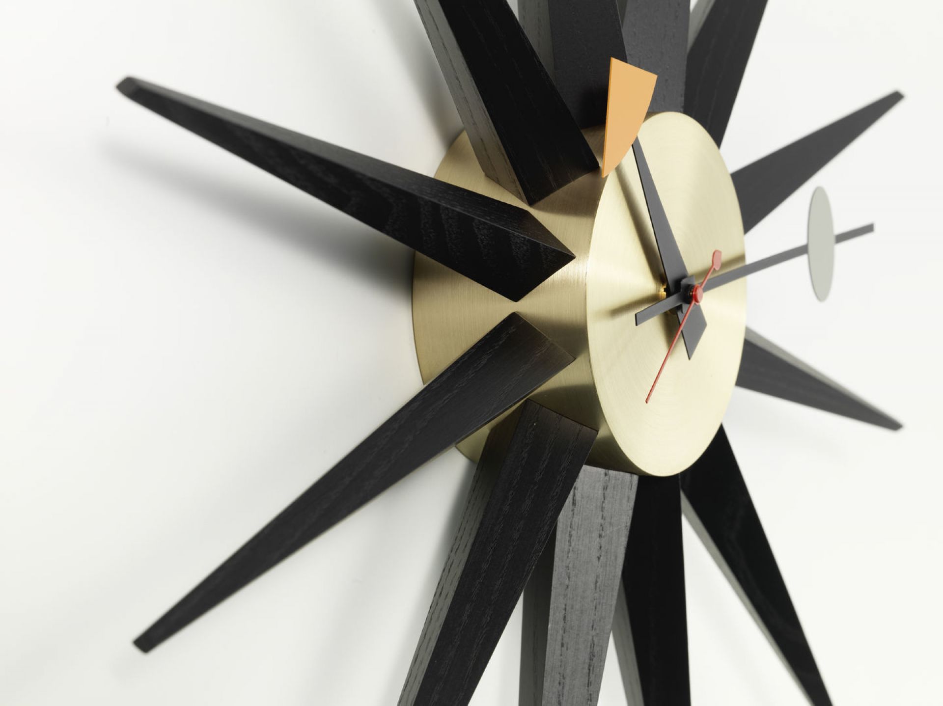 Sunburst Clock Uhr - schwarz / messing Wanduhr Vitra