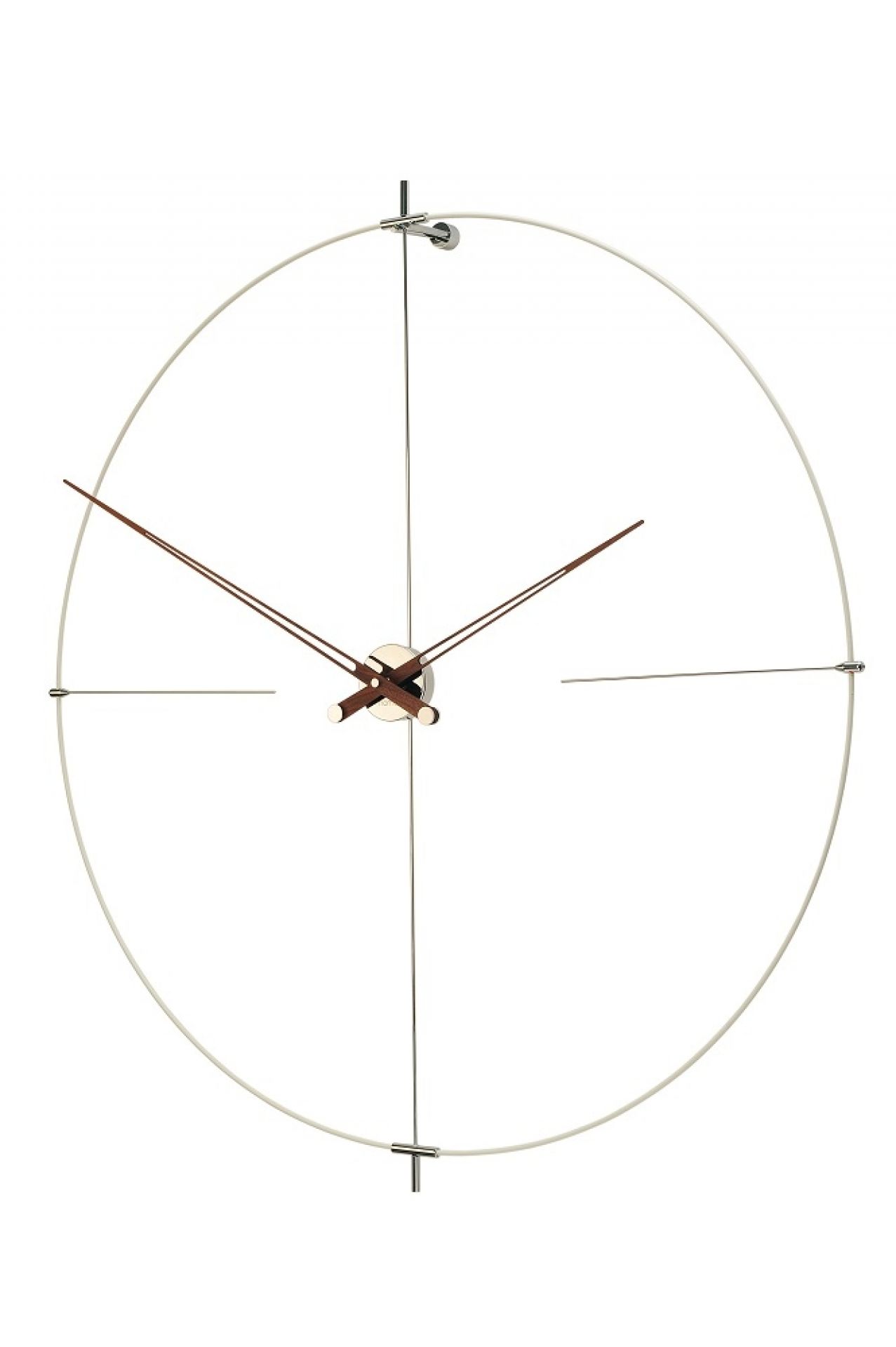 Weiße Bilbao Wanduhr von Nomon mit Holzzeigern und minimalistischem Design für moderne Wohnräume.