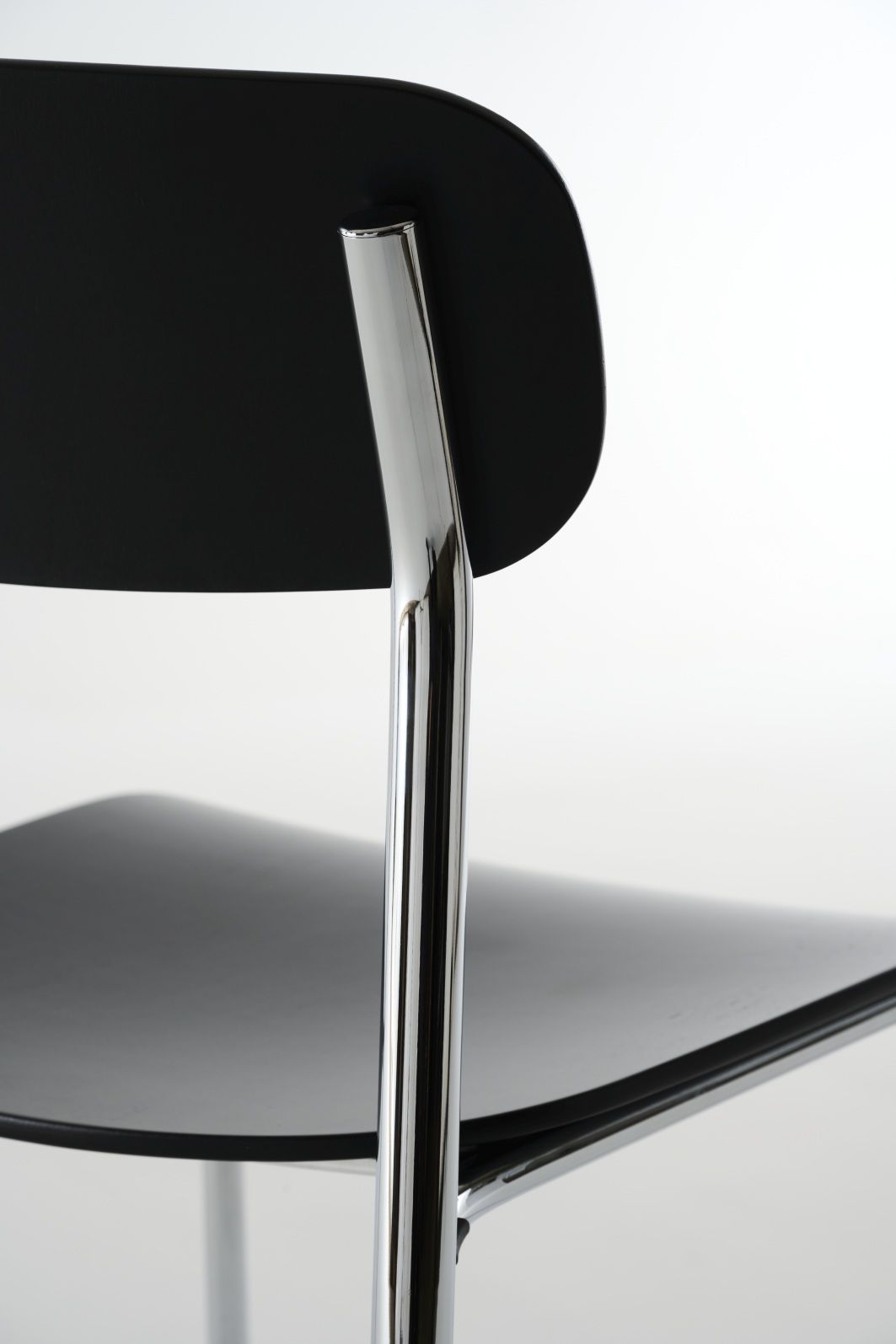 S 243 / S243 Stahlrohr Stuhl OLIVGRÜN Thonet EINZELSTÜCK
