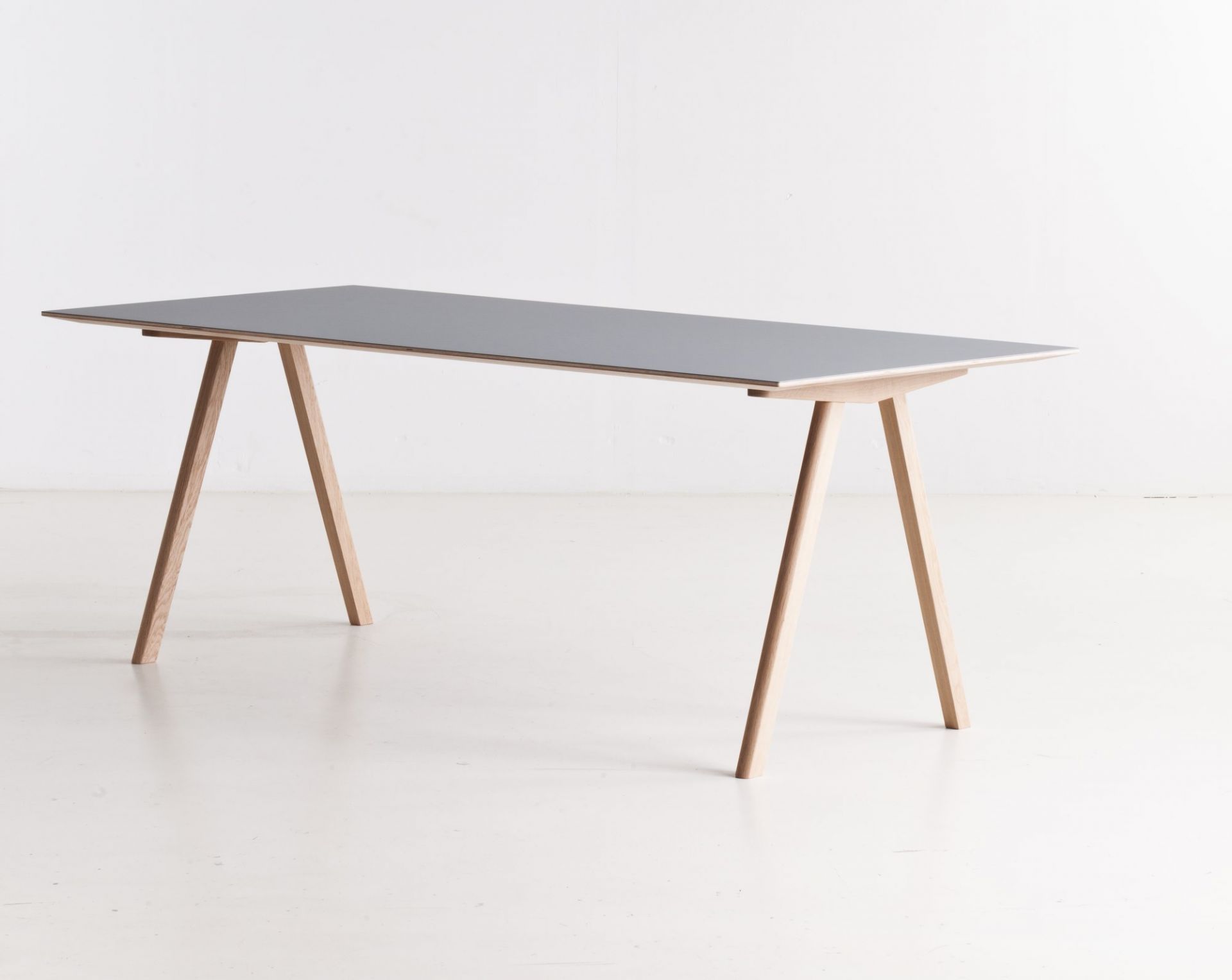 Copenhague Table CPH 10 Tisch Hay Eiche wasserbasierter lack / Platte Linoleum off white MDF Kante