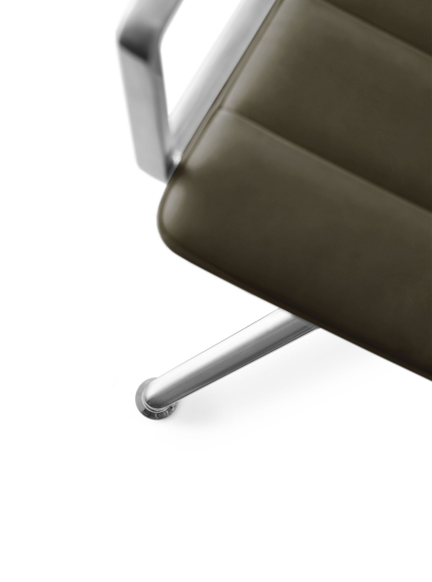 VIPP452 Swivel Stuhl mit Gleitern grünes Leder Vipp VIPP452 Swivel Stuhl mit Gleitern grünes Leder Vipp