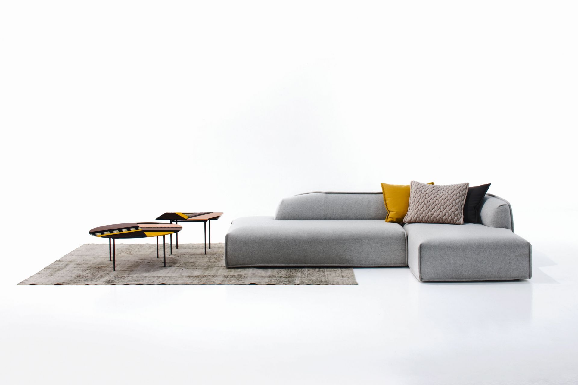 Fishbone Tisch rund gelb Moroso