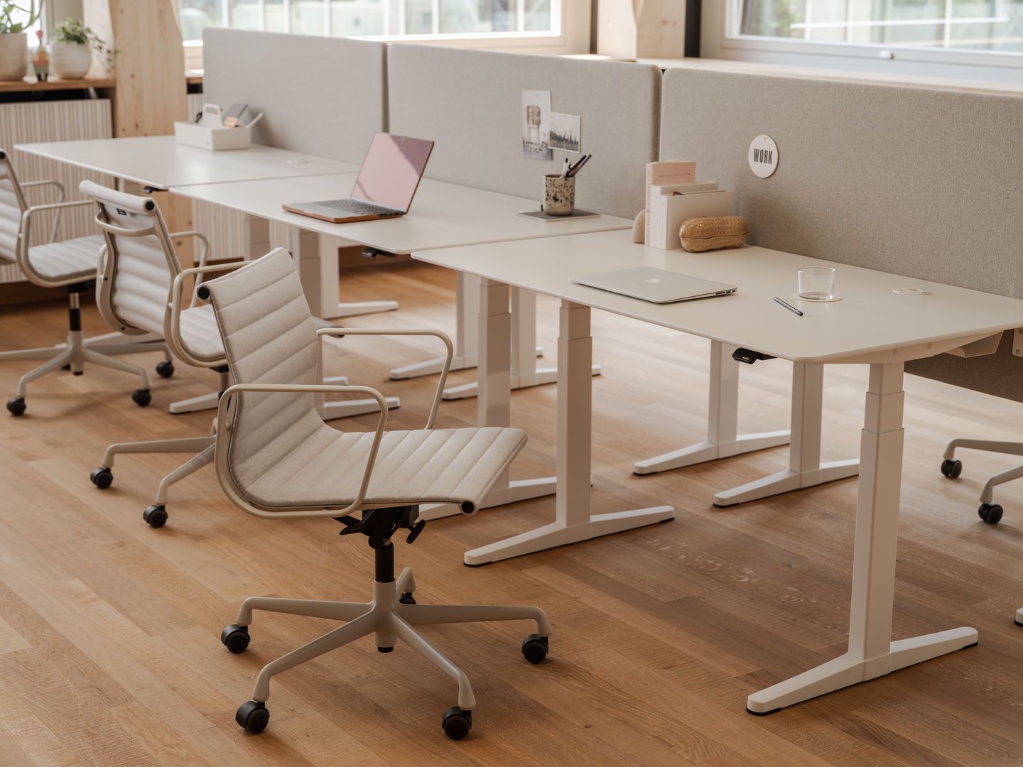 Aluminium Chair EA 118 / EA118 Stuhl Vitra