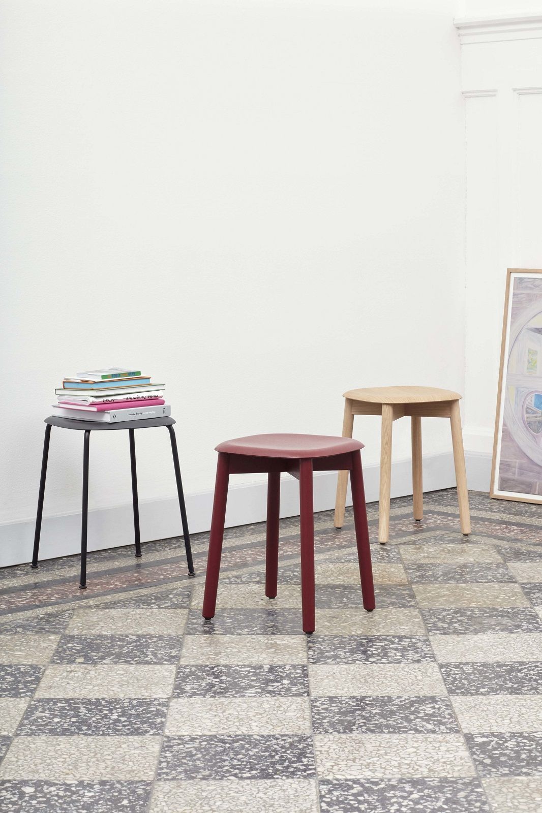 Soft Edge 72 Stool Hocker Hay