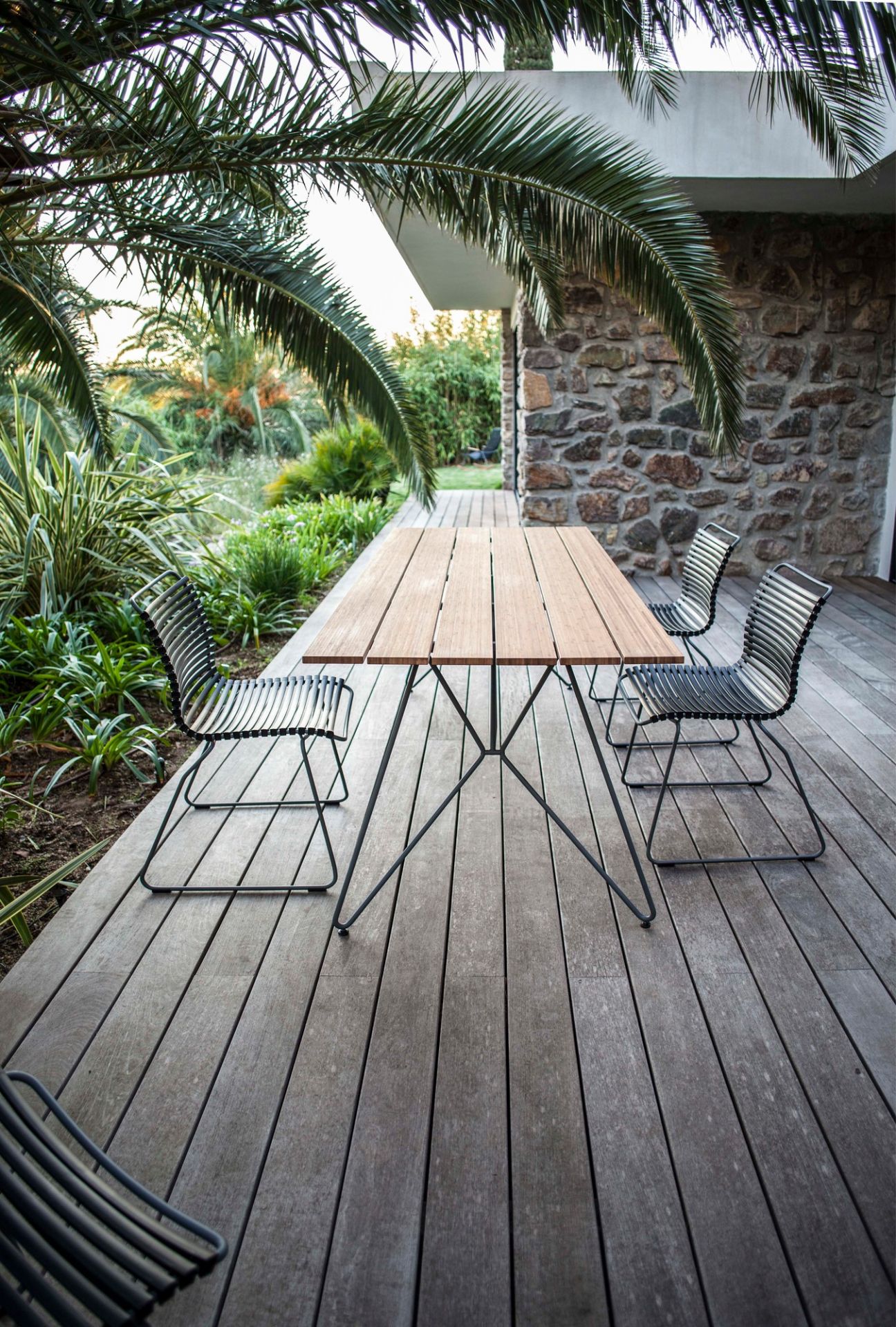 Click Dining Stuhl ohne Armlehne Outdoor Houe Schwarz