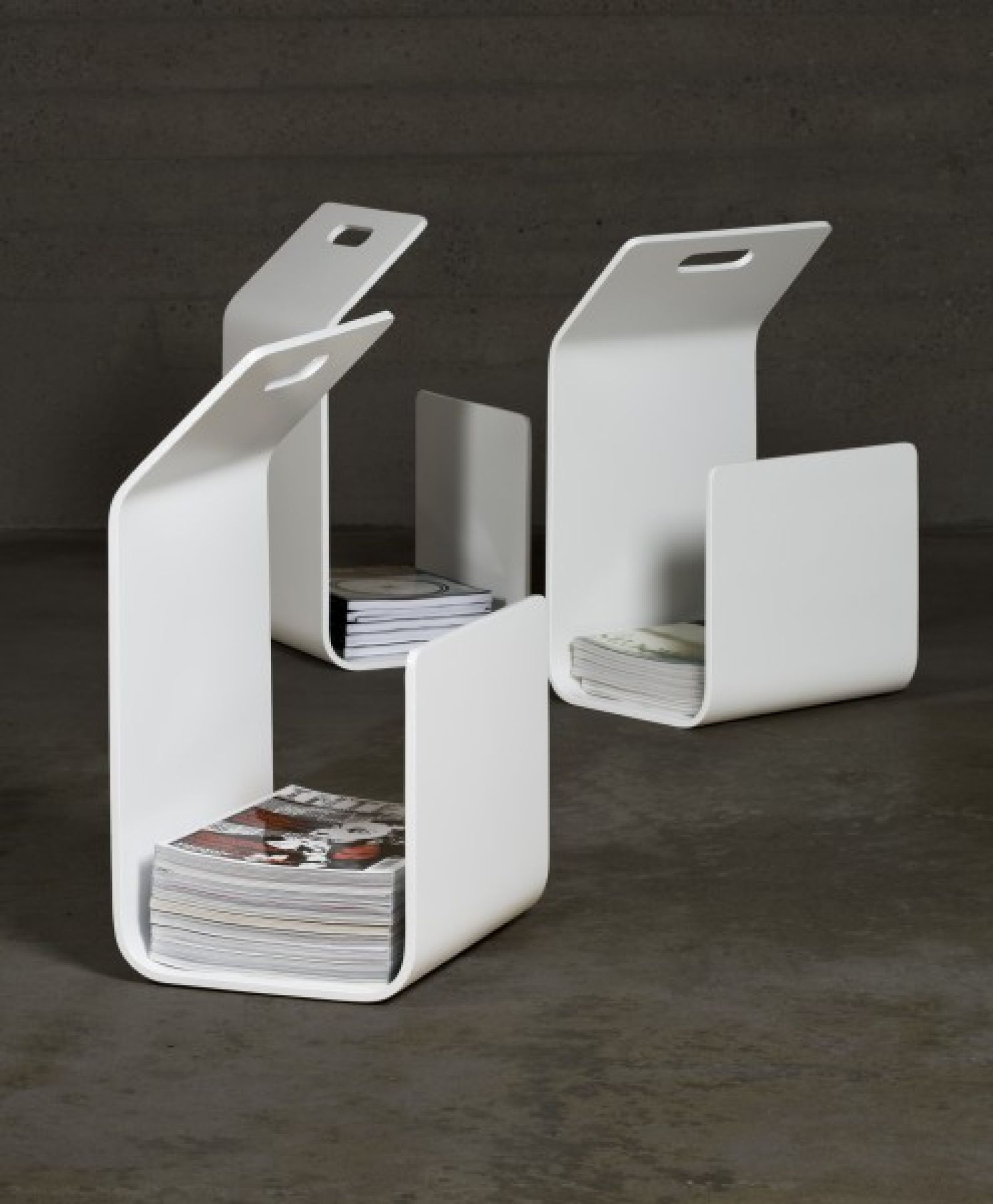 PN001 Kanto Zeitungsständer / Brennholzständer Artek
