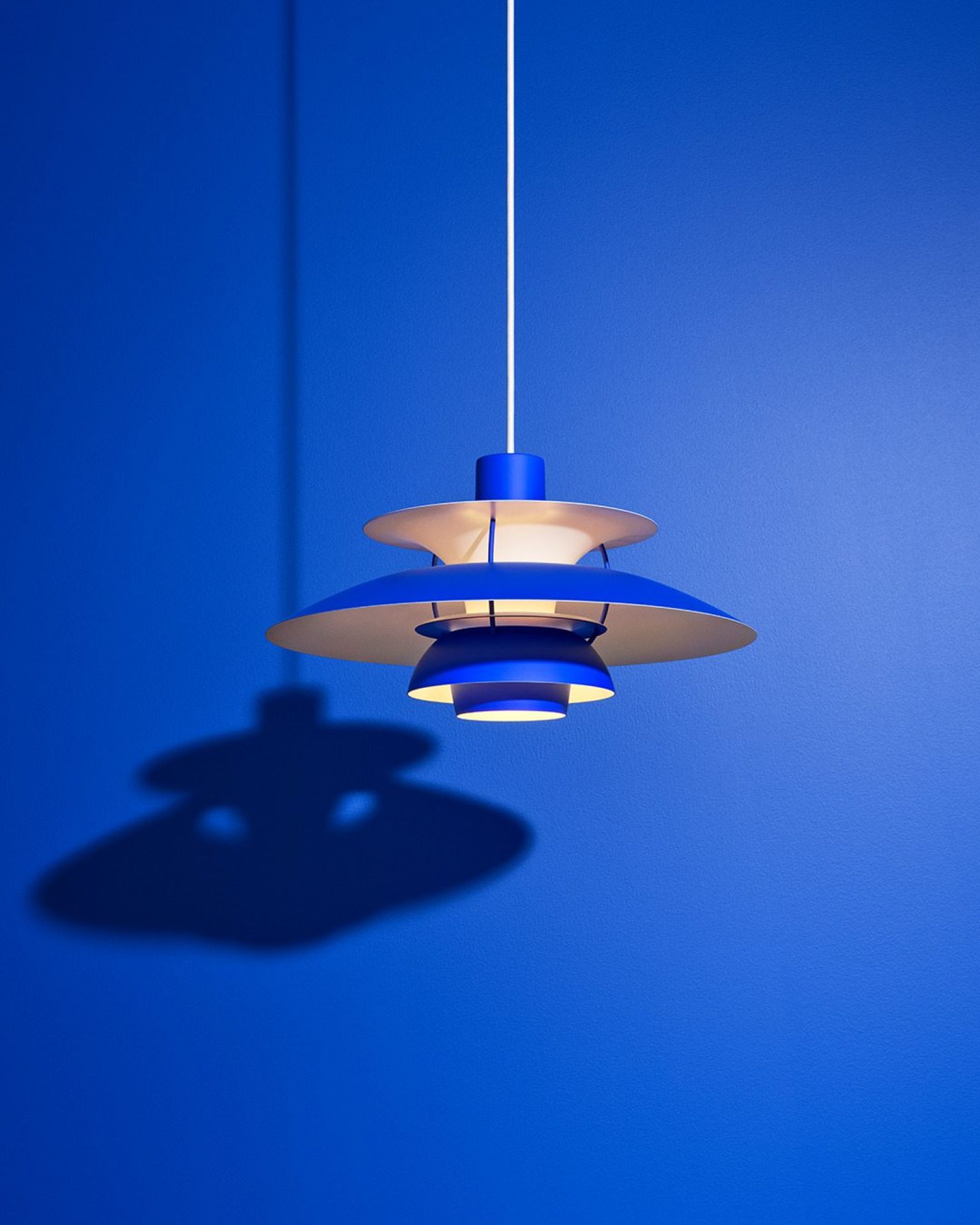 PH 5 Monochrome Pendelleuchte Louis Poulsen Dusty Indigo