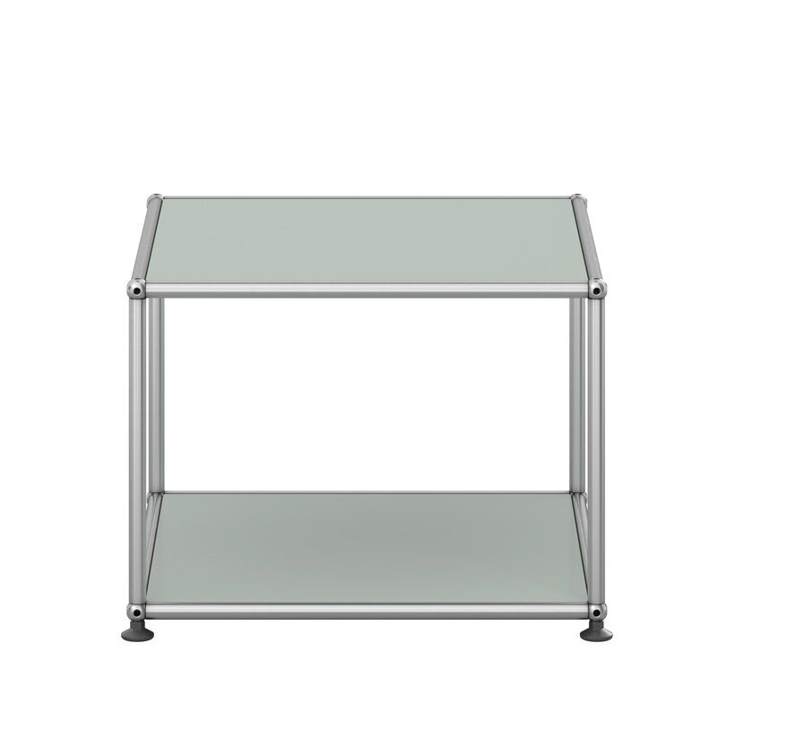 USM Haller Beistelltisch in Lichtgrau mit zwei offenen Fächern, modernes Designmöbel für Wohnzimmer und Büro.