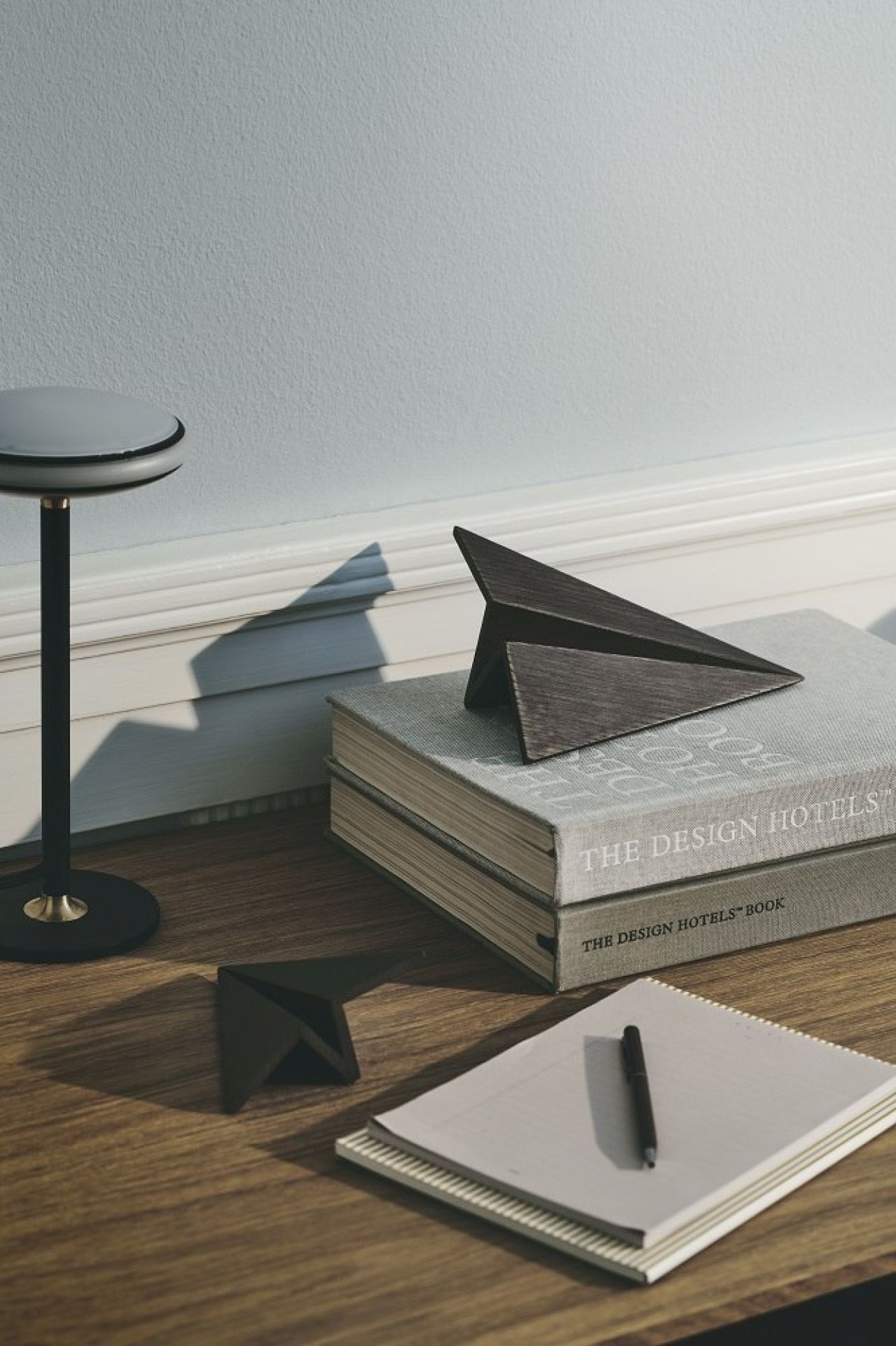 Maverick Paperplane Holzfigur Papierflugzeug Boyhood EINZELSTÜCK
