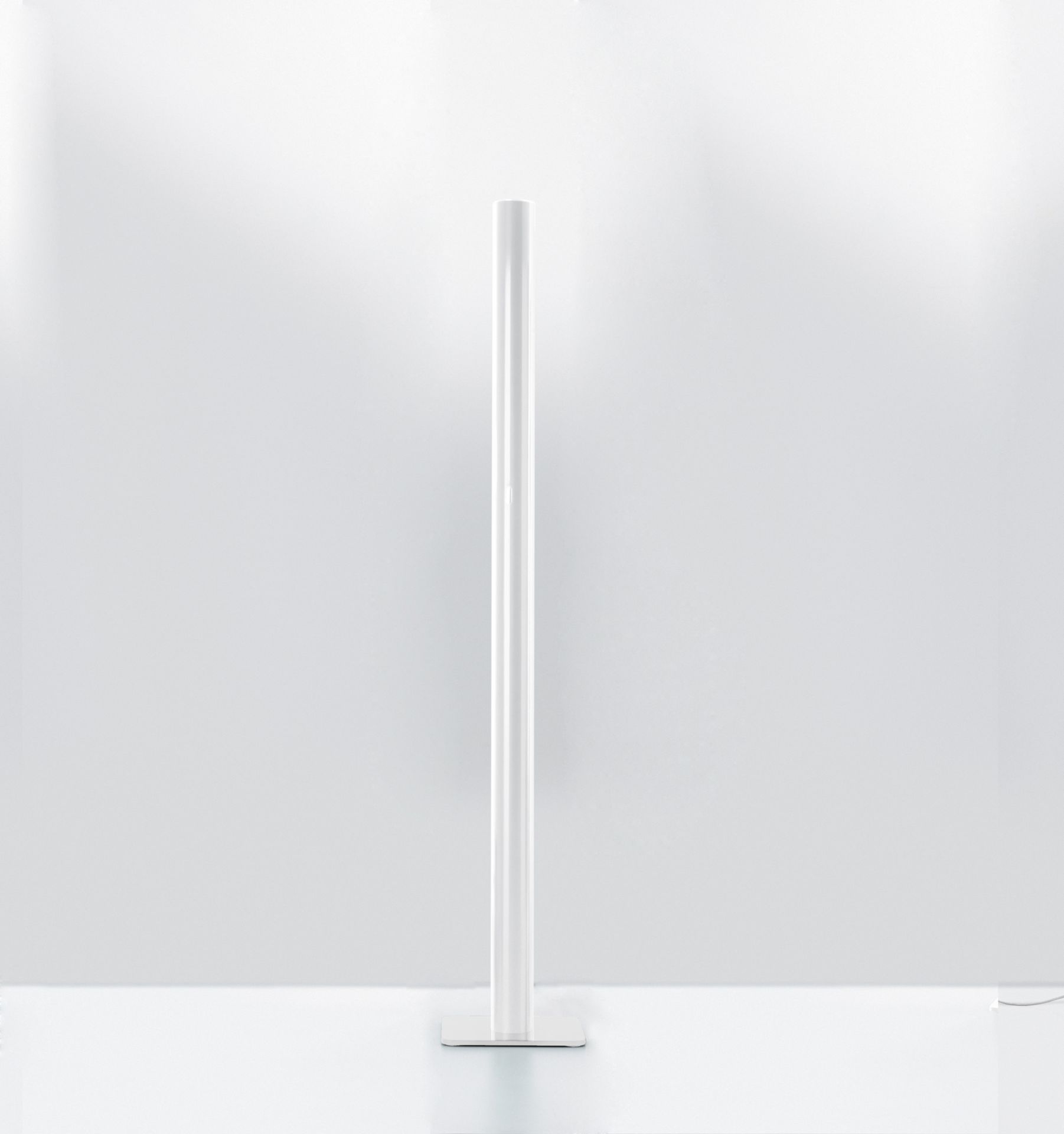 Ilio LED Stehleuchte Weiß glänzend Artemide