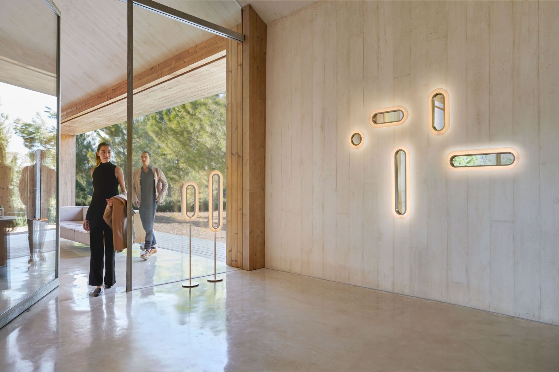 Lens LED Wandleuchte oval Metallring in Gold LZF Lamps
