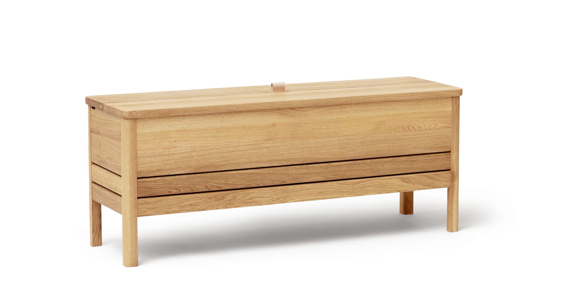 A Line Truhenbank aus Eiche, weiß geölt, von Form & Refine. Stauraum Möbel.