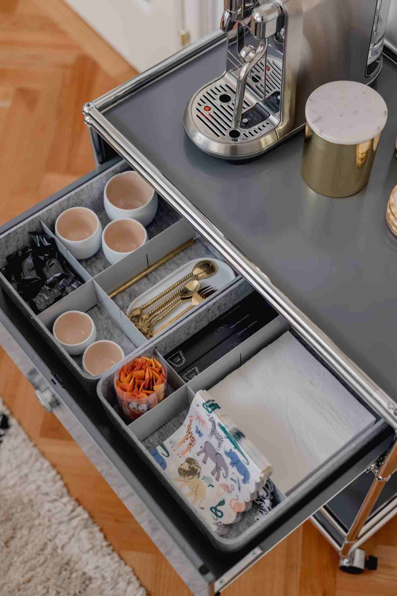 USM Haller Inos Box tief mit Tablett