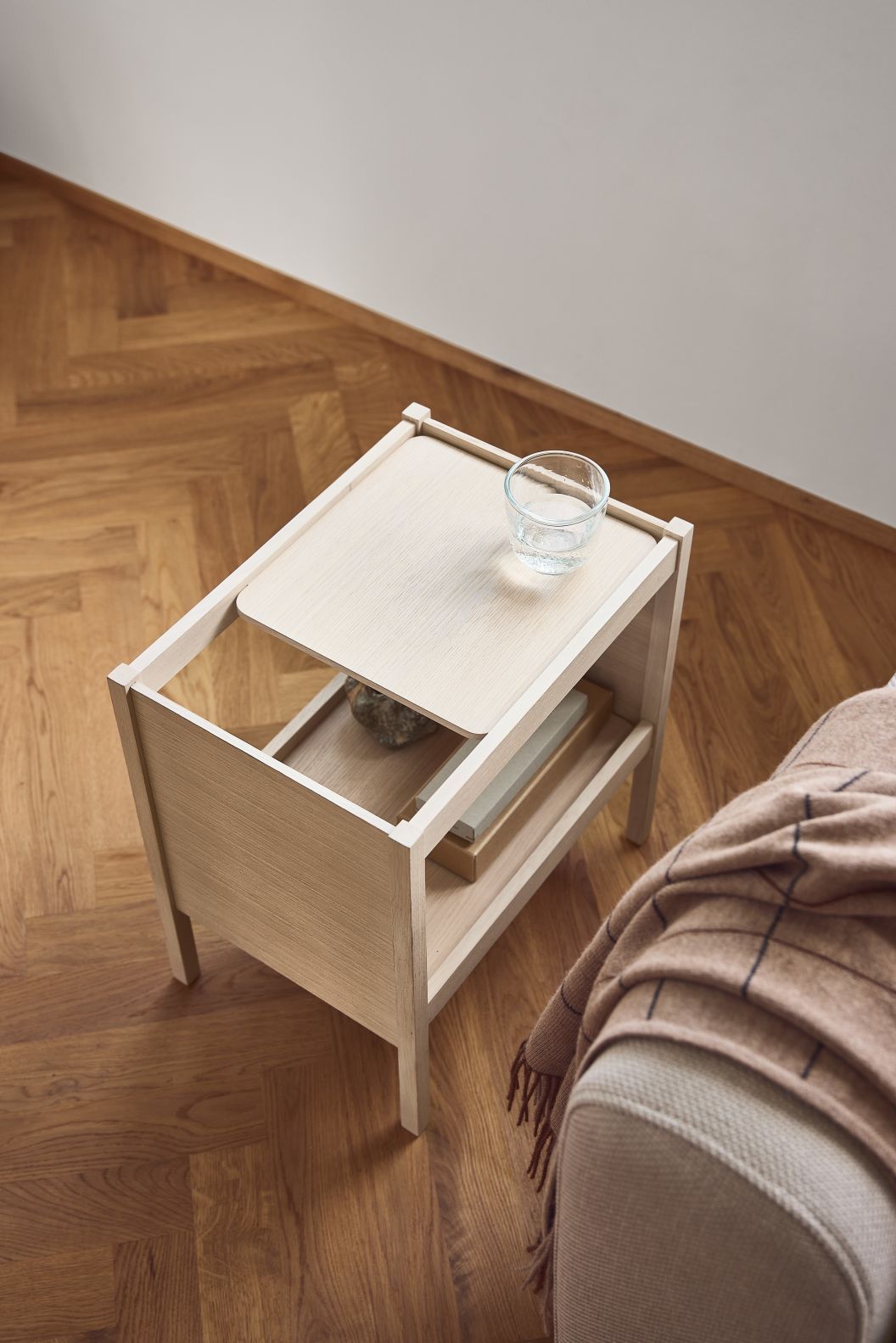 Journal Beistelltisch Form & Refine