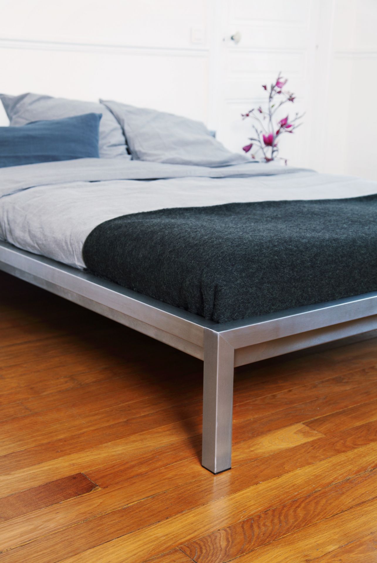 Pure Bett Edelstahl H 666 VA 160 x 200 cm Hans Hansen