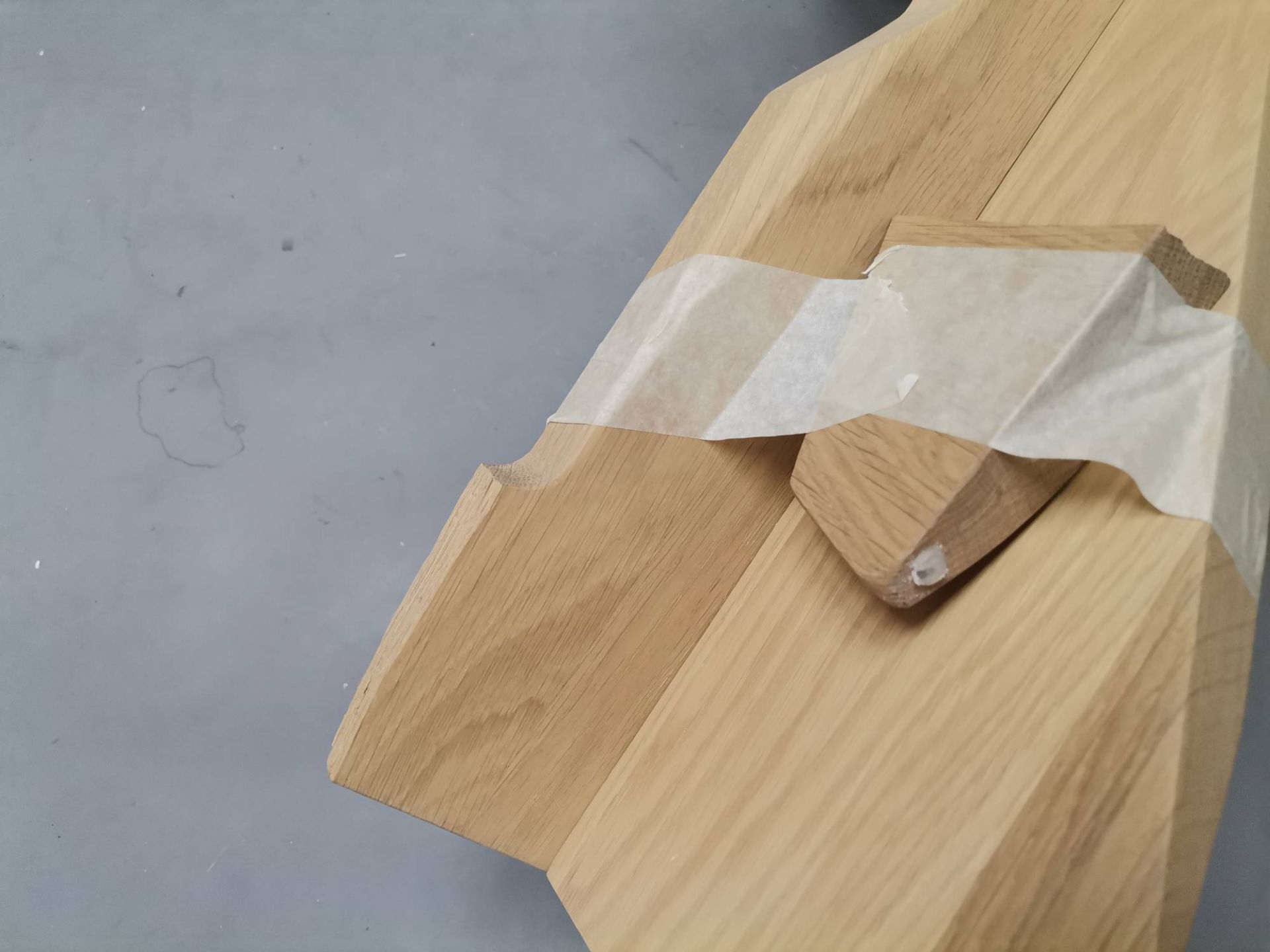 Fels Hocker EICHE GEWACHST MIT WEISS PIGMENTIERT Out MAENGELEXEMPLAR