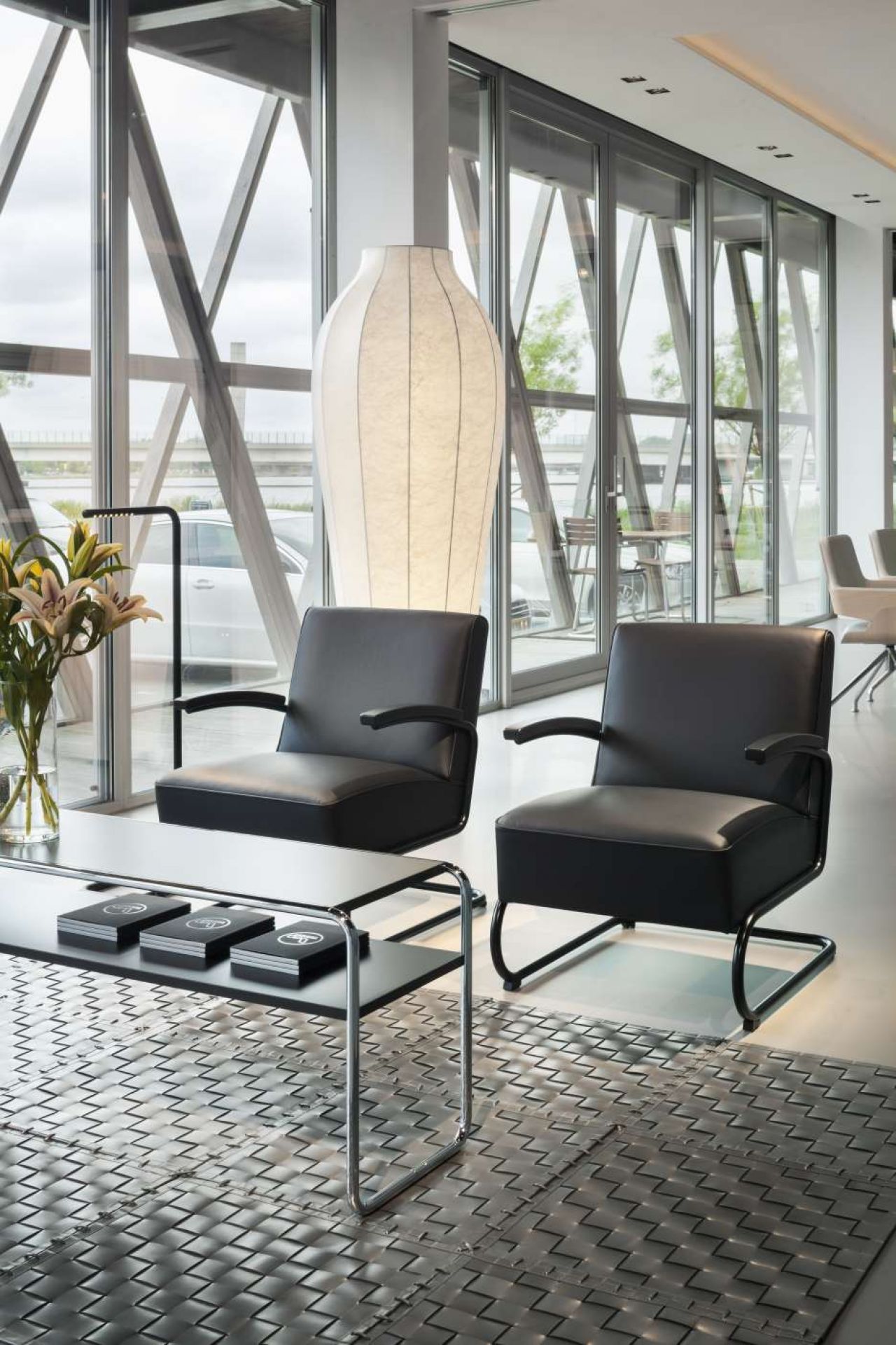 B 10/1 Stahlrohr Klassiker Beistelltisch Thonet