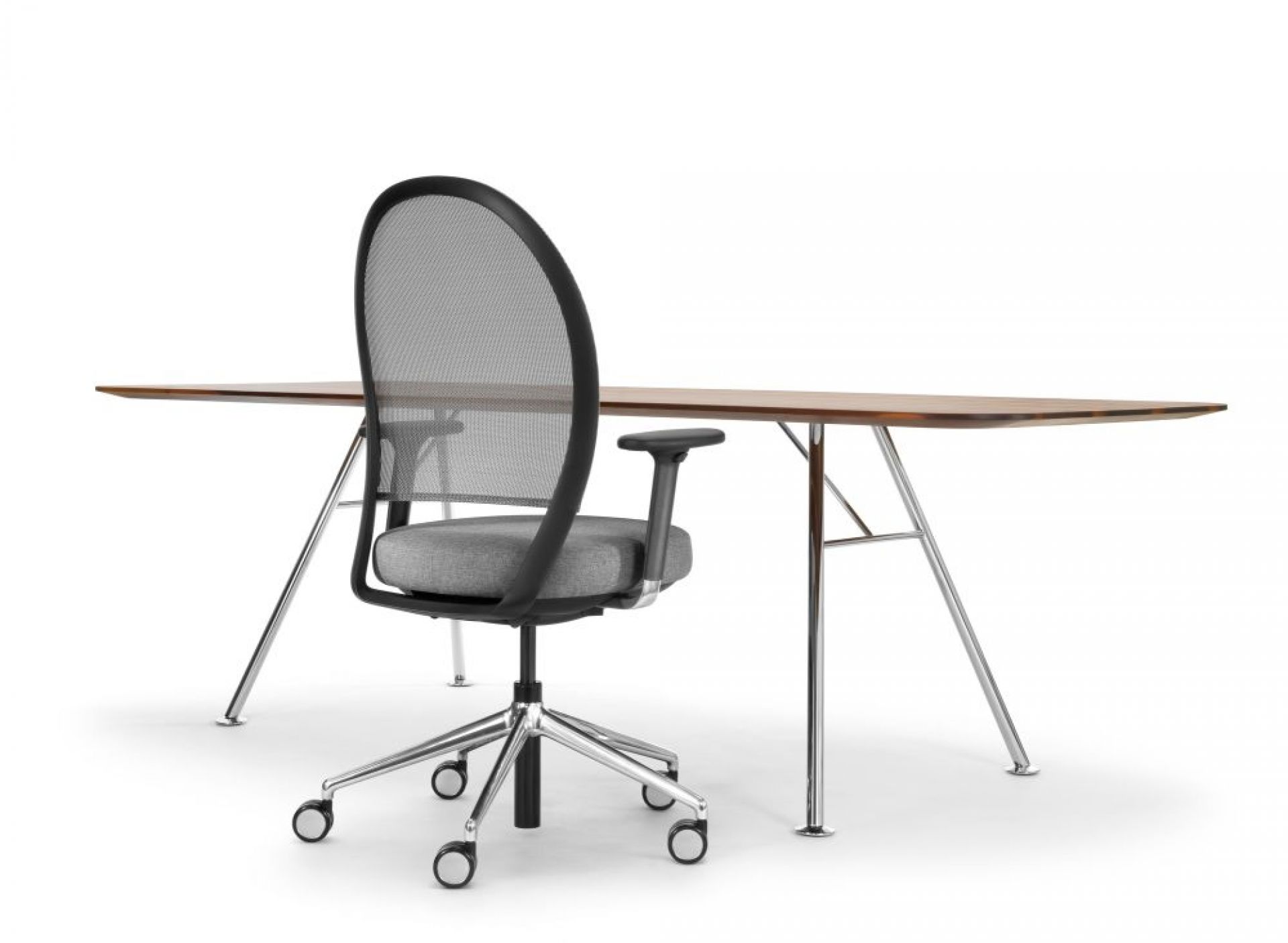 Akio Steel Tisch Girsberger