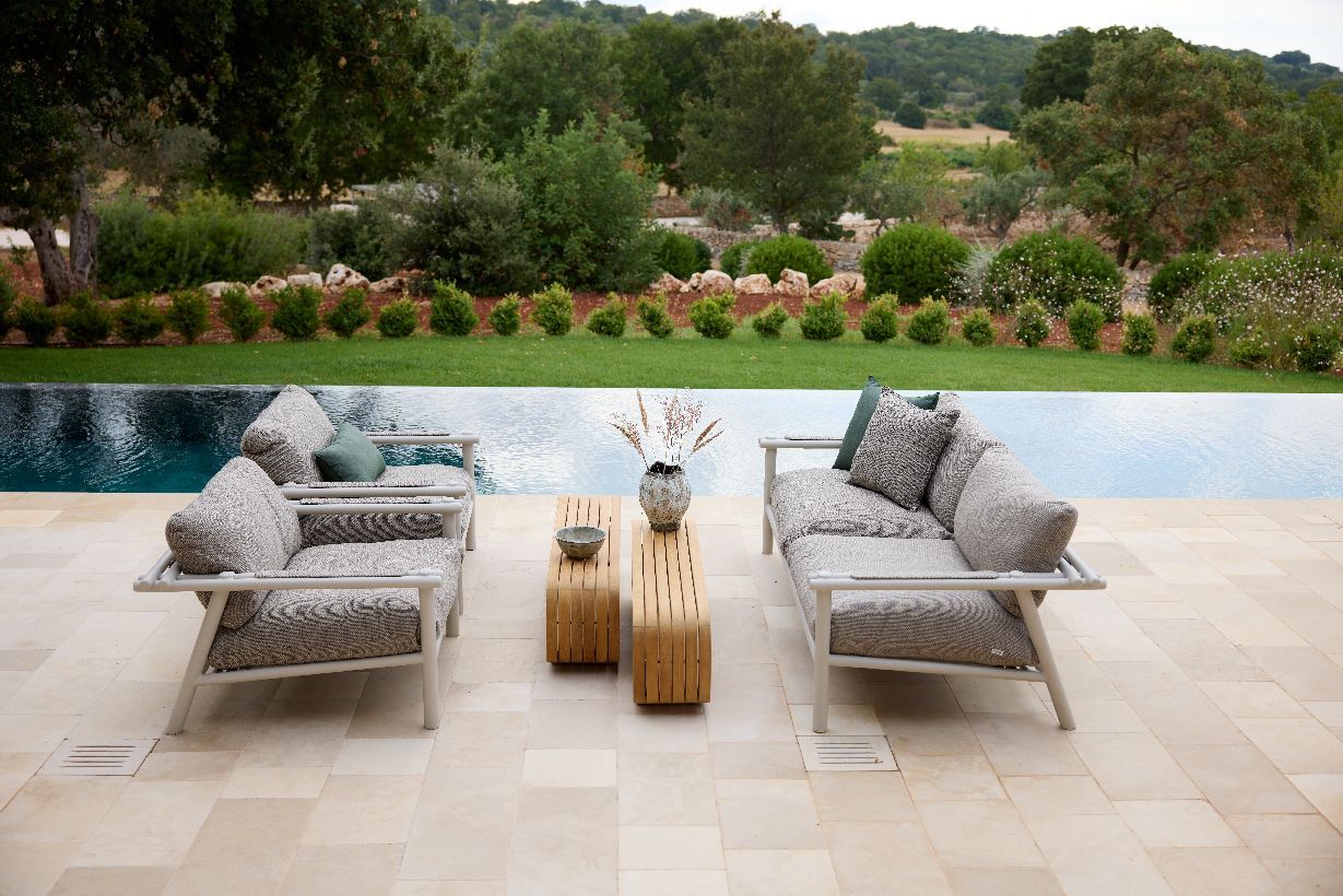 Sticks Lounge Chair Sessel Outdoor Cane-Line Gestell taupe / Kissen sand