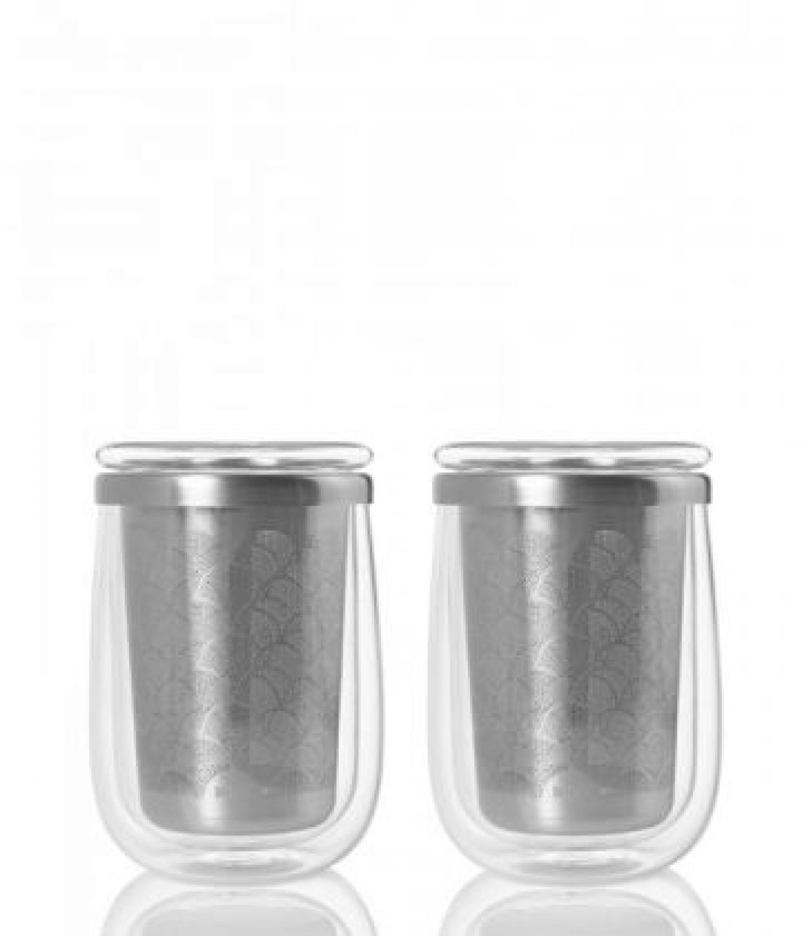 Zwei Teegläser mit Teefilter von AdHoc Fusion Glass, doppelwandig, für aromatischen Teegenuss, isolierend und stilvoll.
