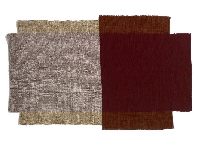 Nobsa Teppich, kleines Modell, Rumba-Rot und Ocker-Creme. Detailaufnahme der Textur des Teppichs.