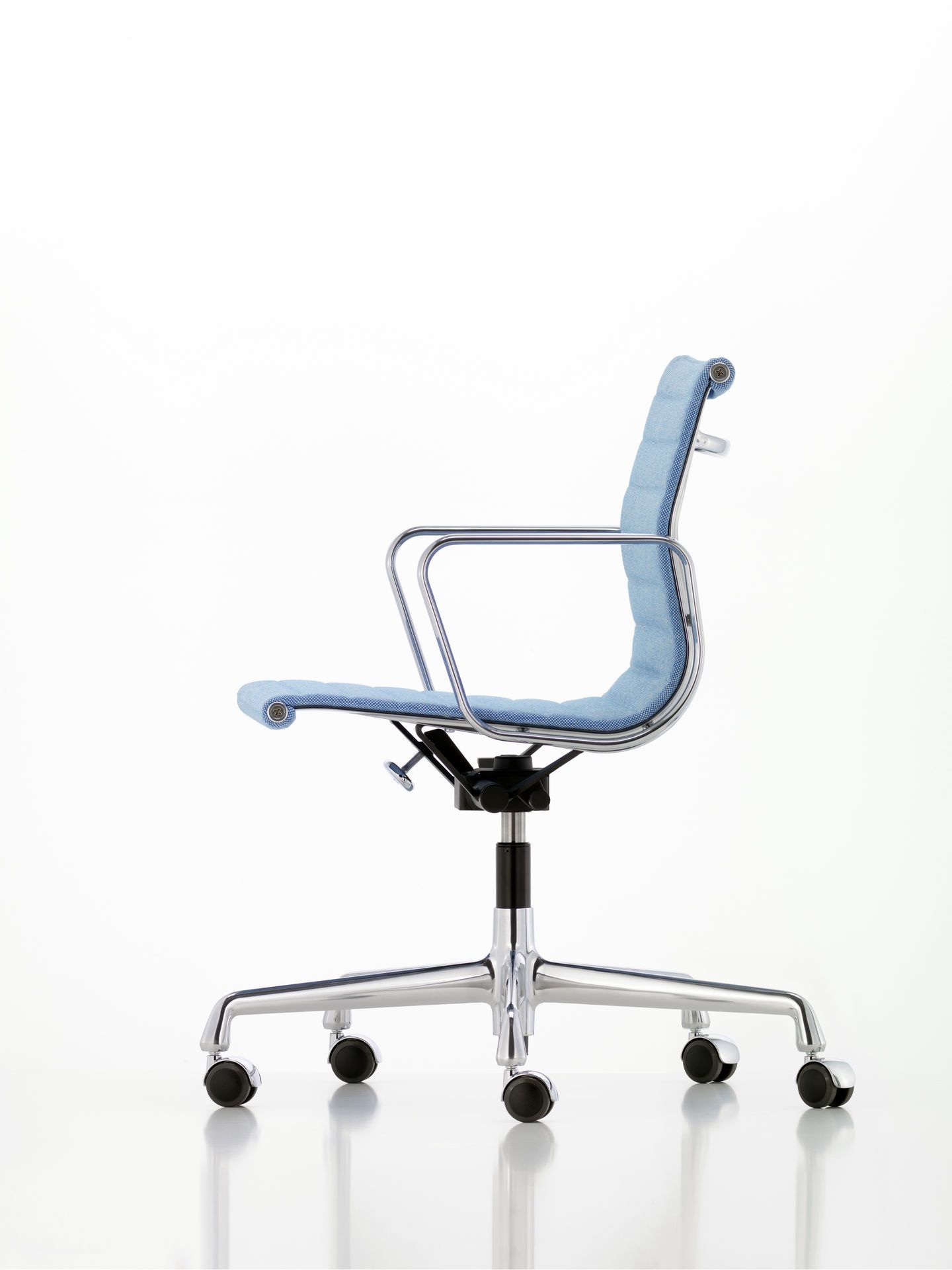 Aluminium Chair EA 118 / EA118 Stuhl Vitra